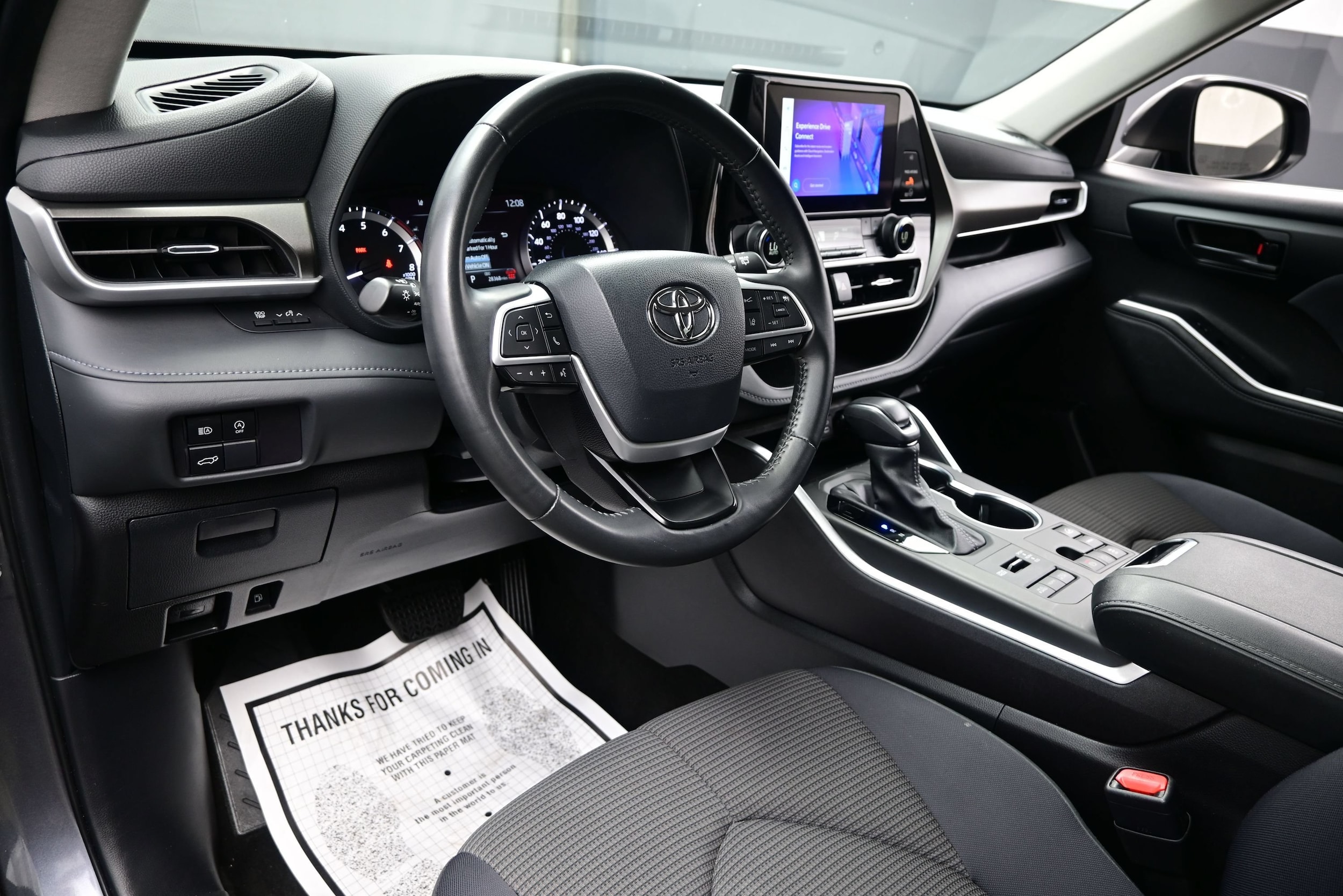 2024 Toyota Highlander LE - Photo 13