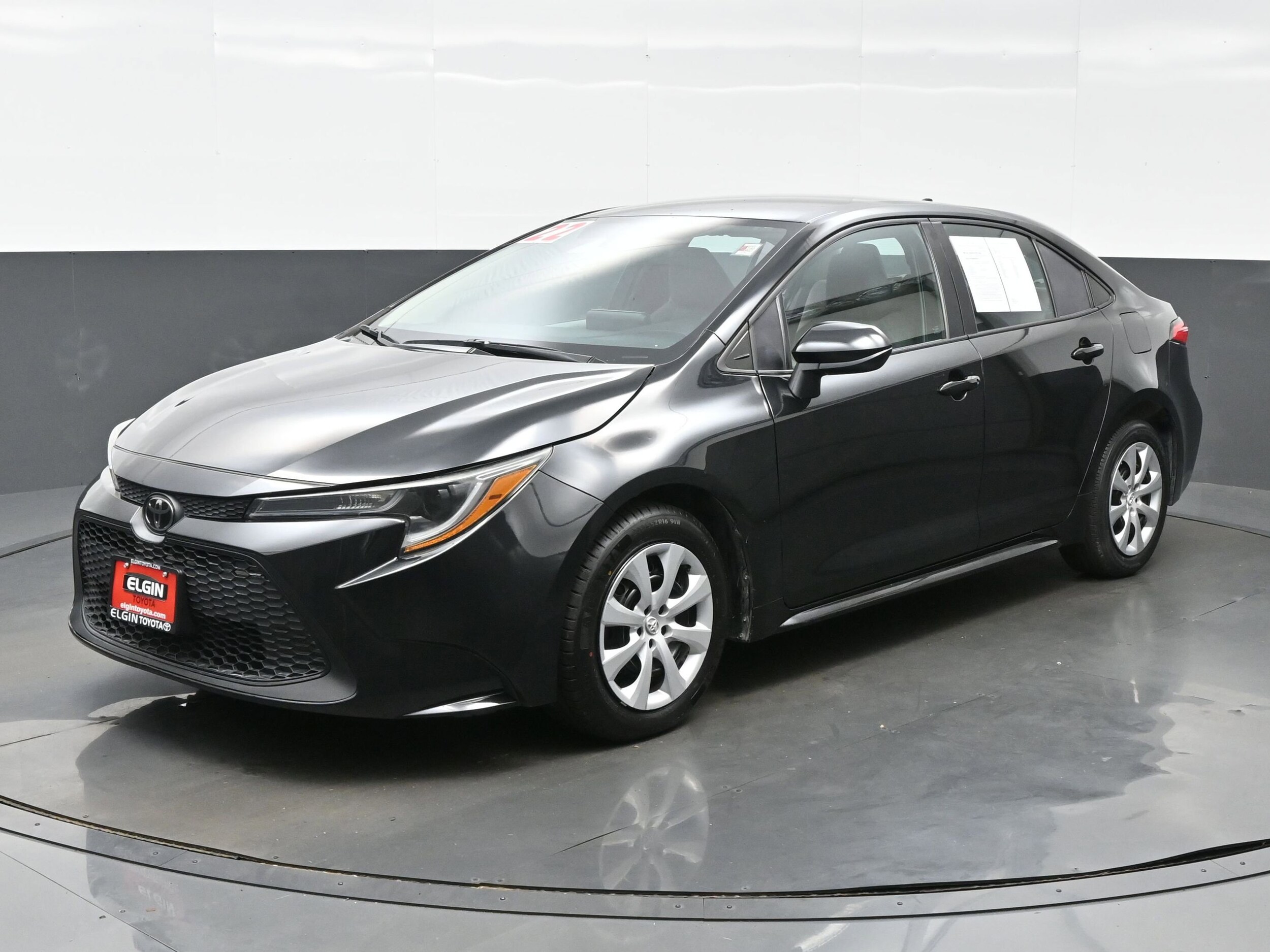 2022 Toyota Corolla LE photo 2