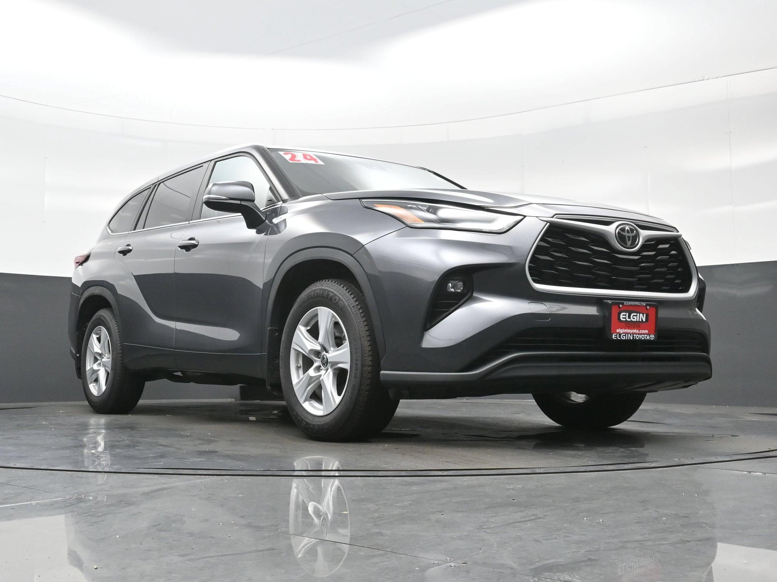 2024 Toyota Highlander LE - Photo 27