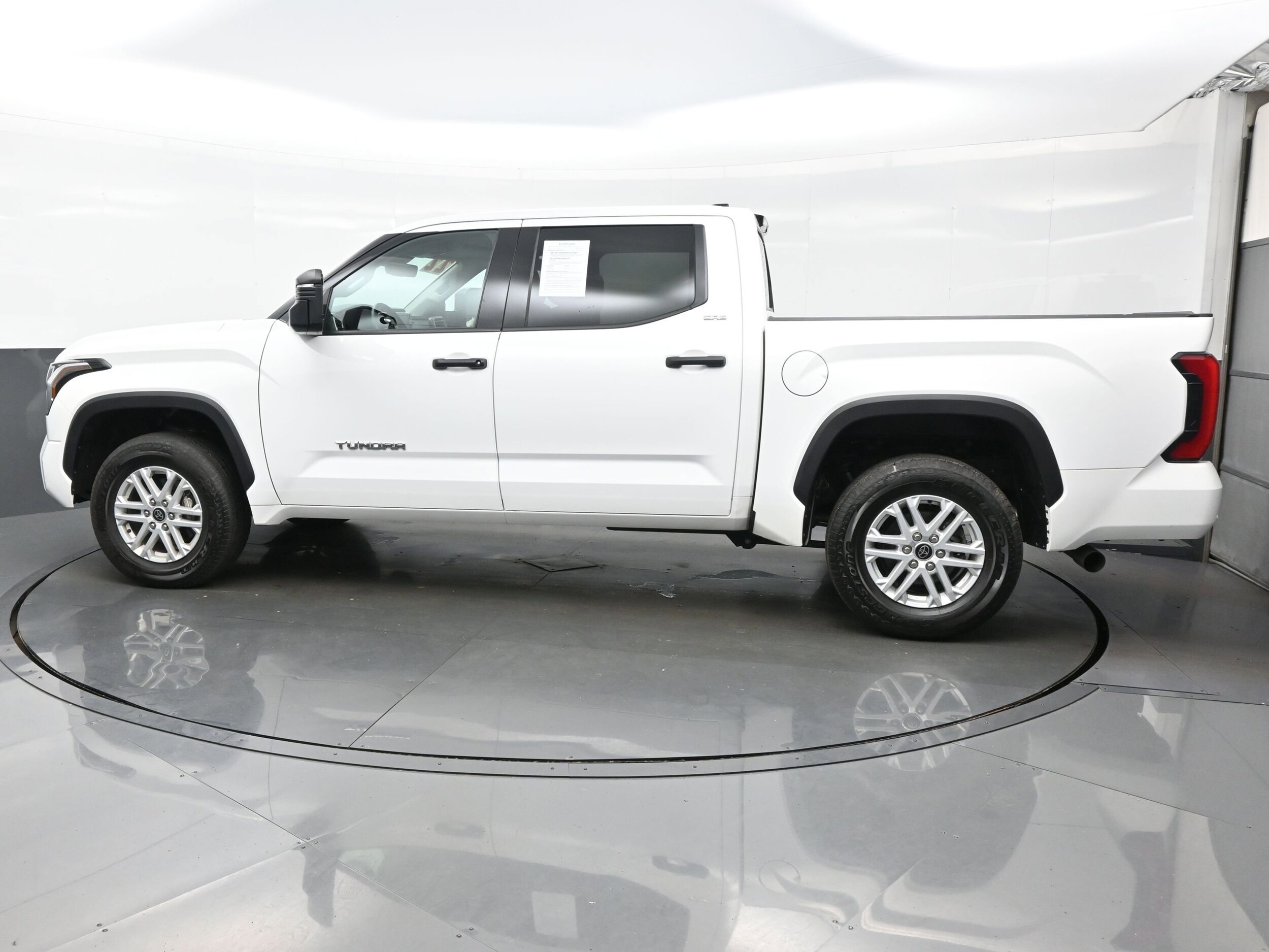 2022 Toyota Tundra SR5 CrewMax photo 3