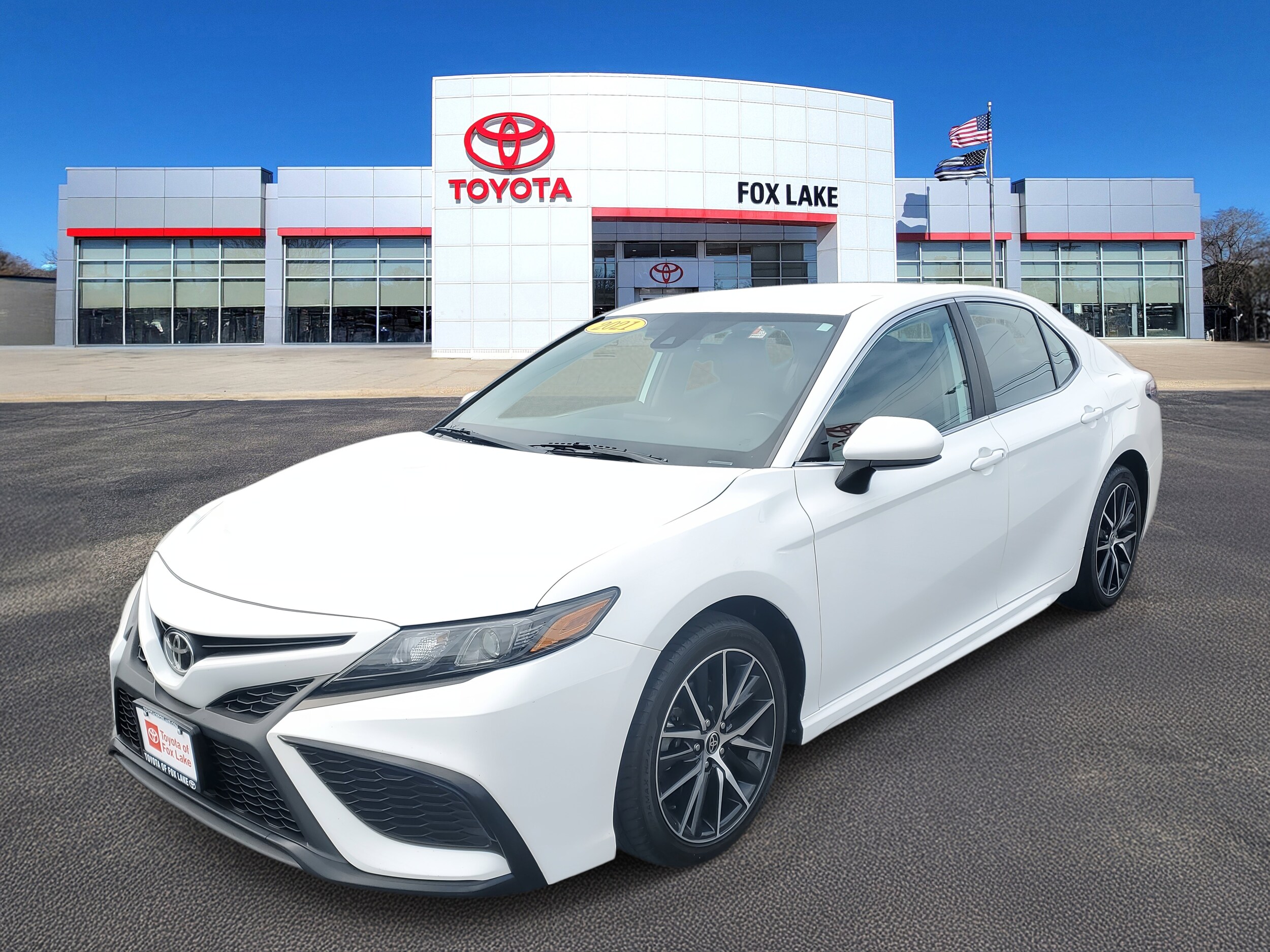 2021 Toyota Camry SE photo 2