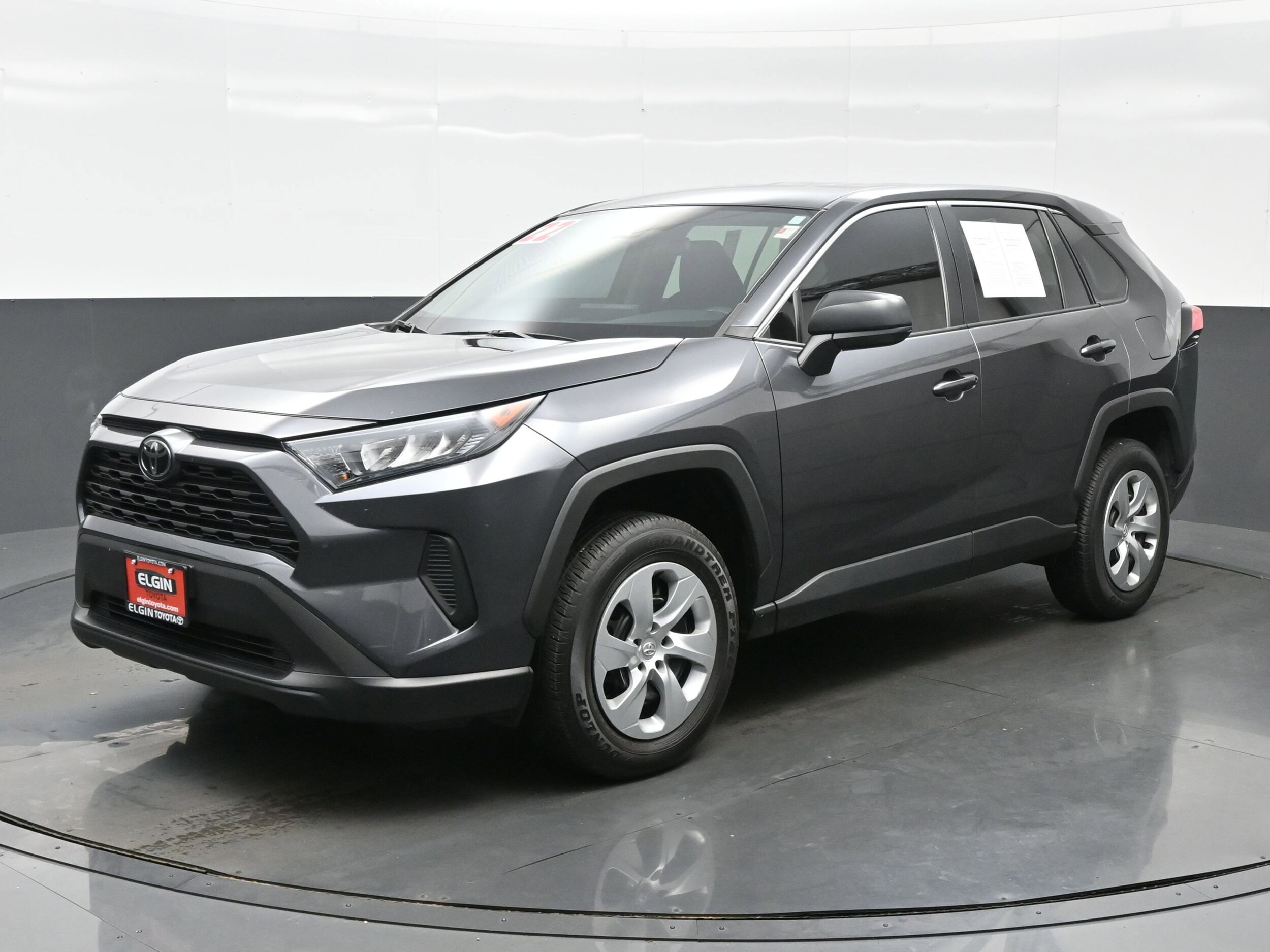 2022 Toyota RAV4 LE photo 2