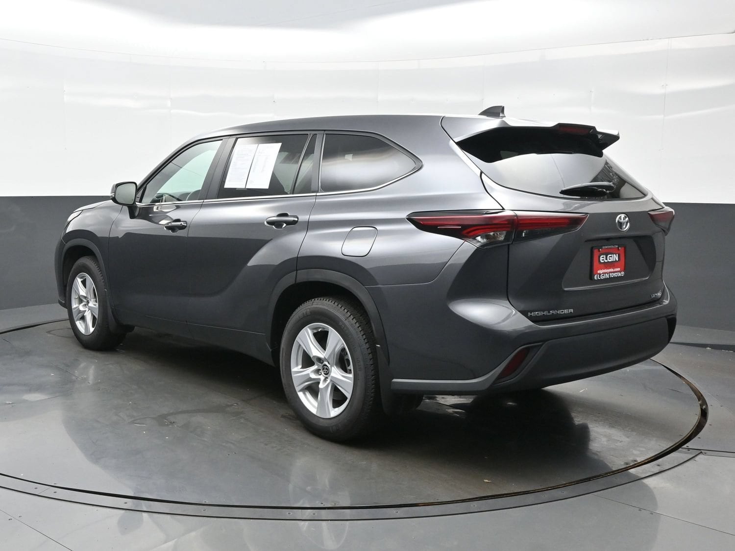 2024 Toyota Highlander LE - Photo 4