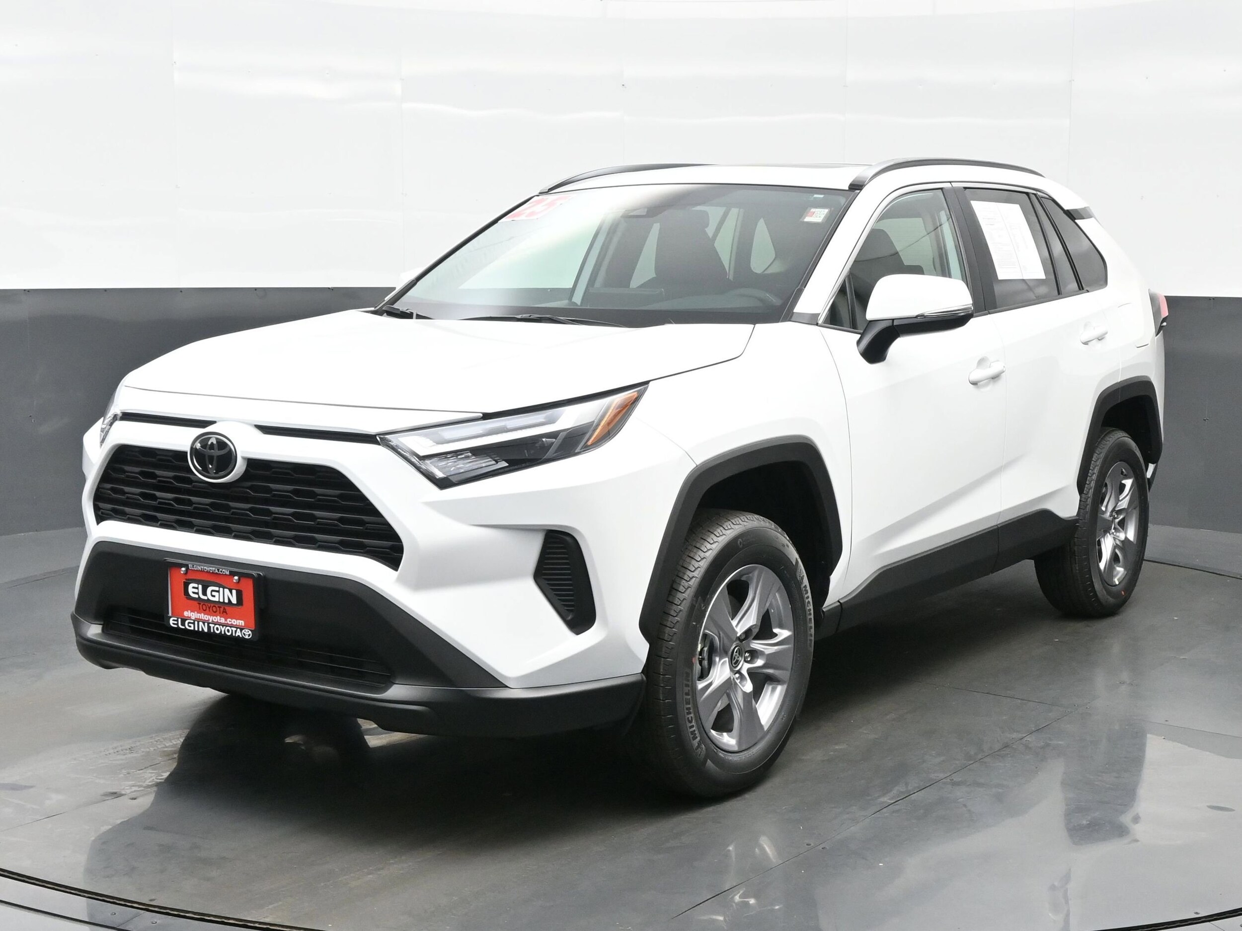 2025 Toyota RAV4 XLE photo 2