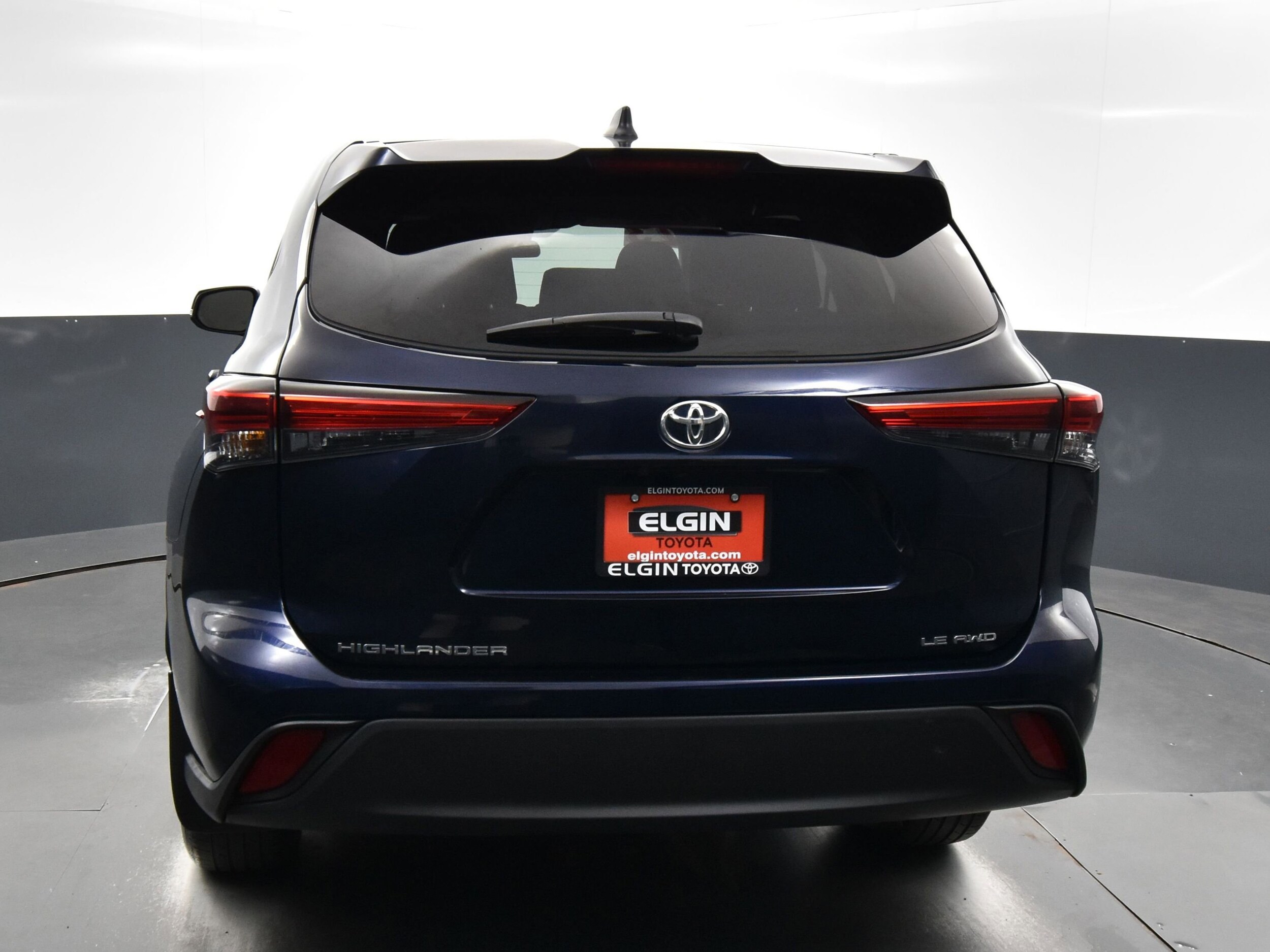 2023 Toyota Highlander LE photo 4