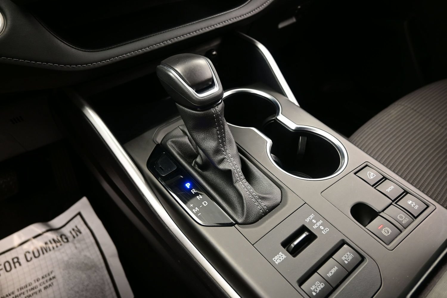 2024 Toyota Highlander LE - Photo 22