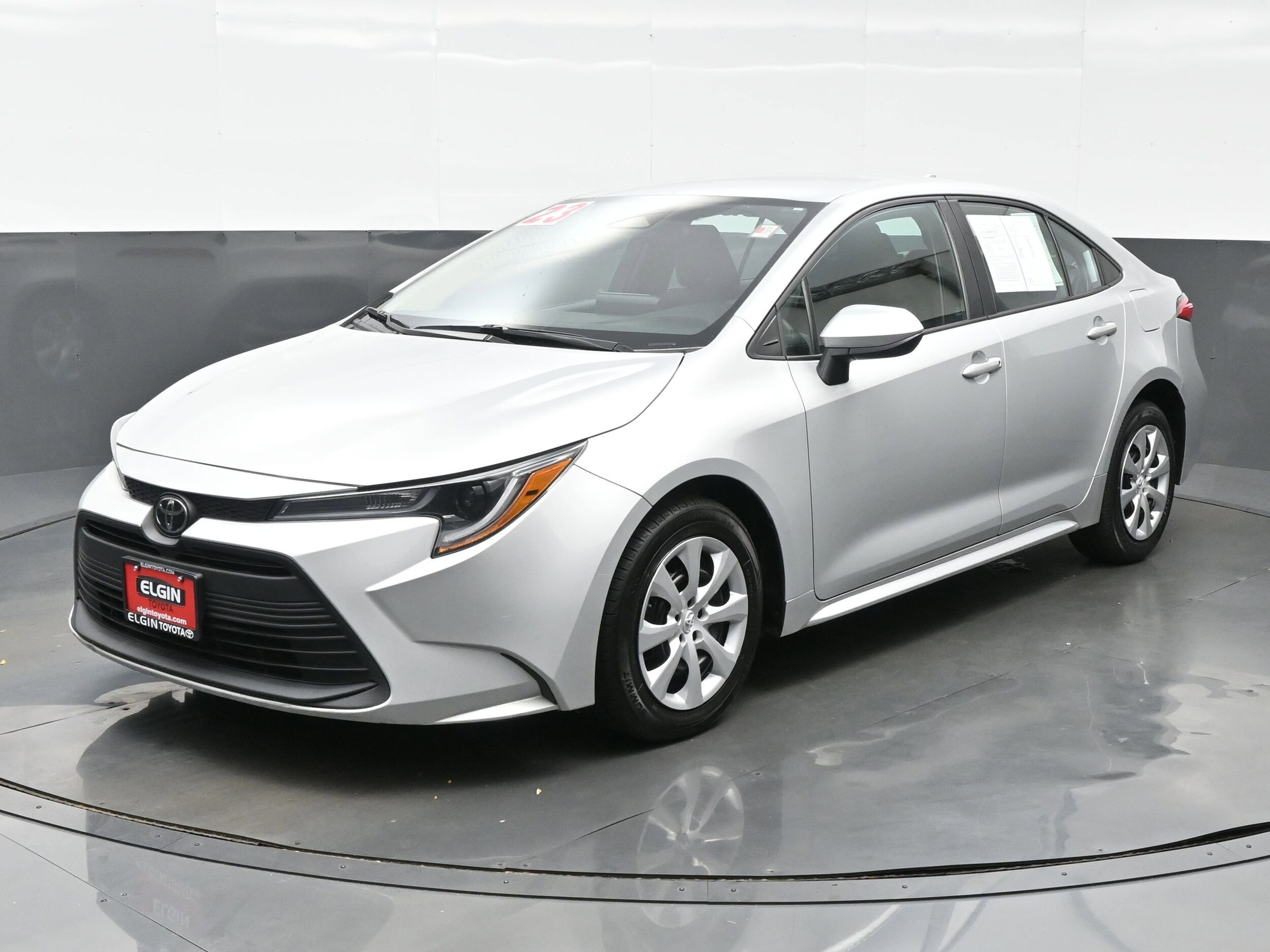2023 Toyota Corolla LE photo 2