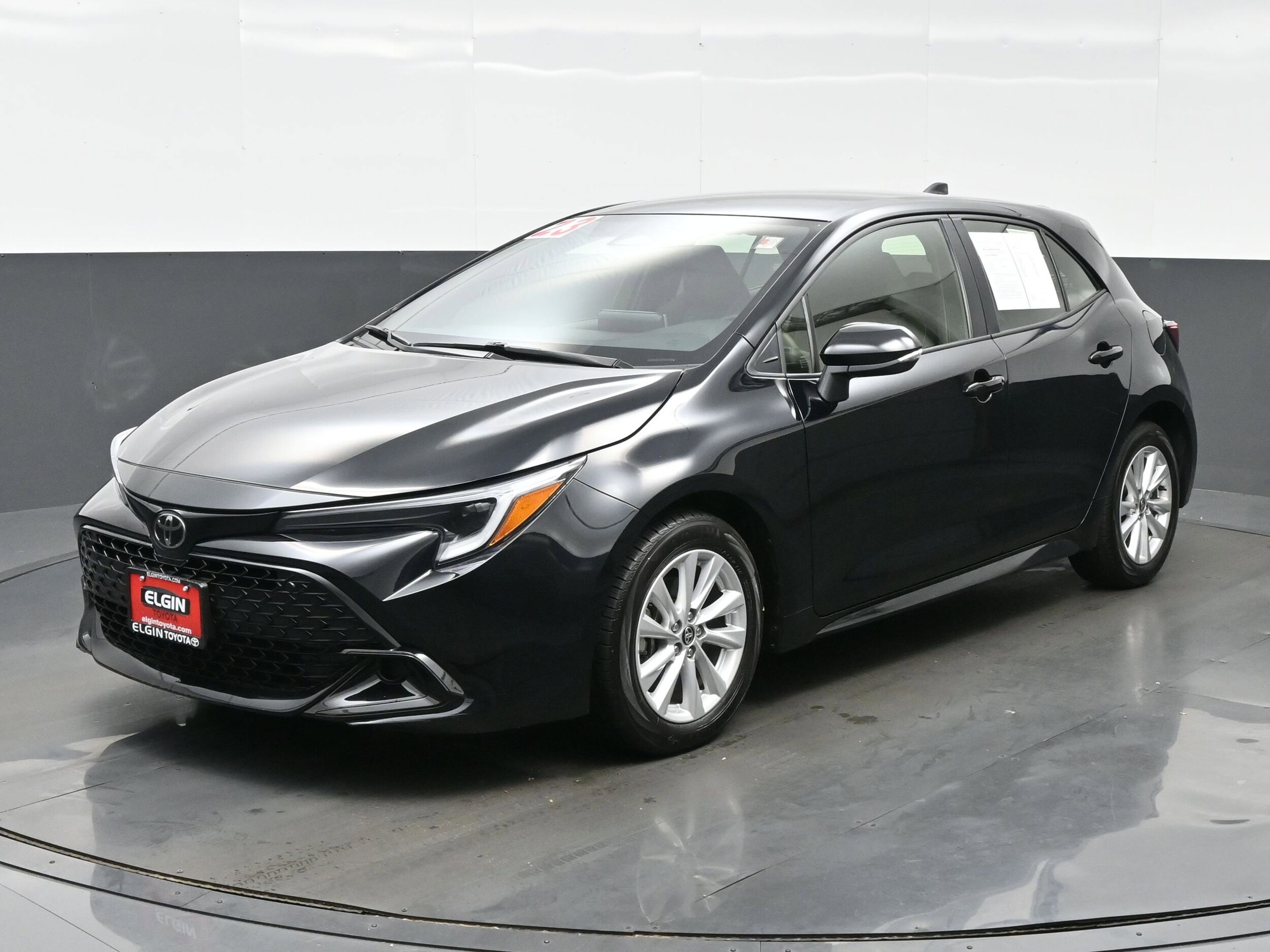 2023 Toyota Corolla SE photo 2