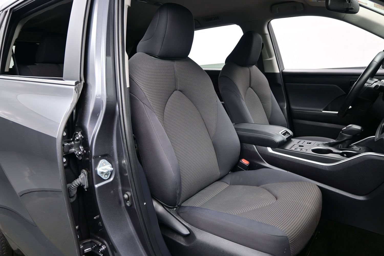 2024 Toyota Highlander LE - Photo 14