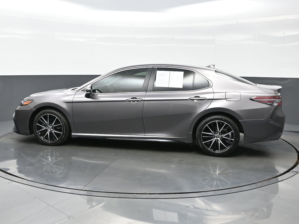 Used 2022 Toyota Camry SE Sedan