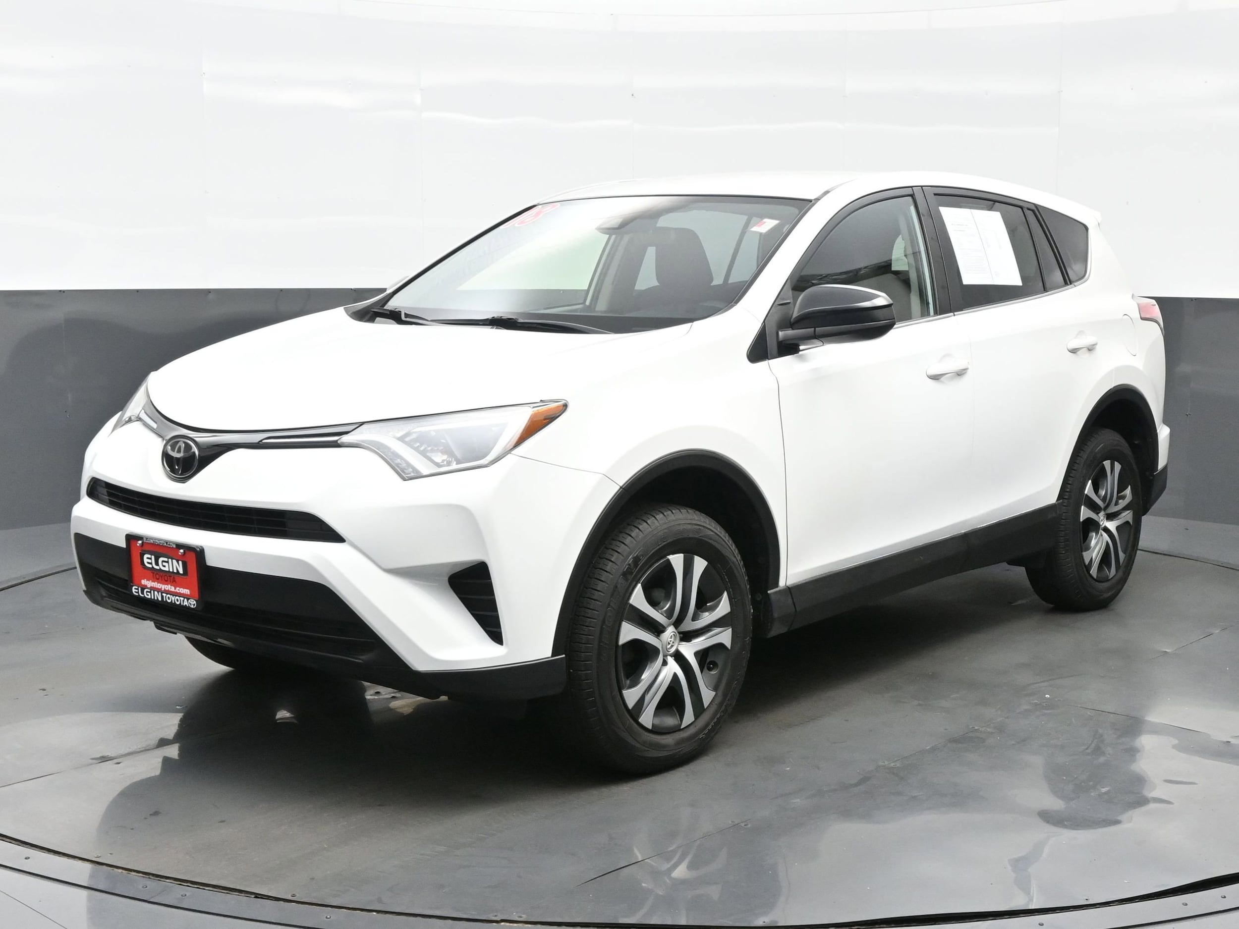 Used 2018 Toyota RAV4 LE with VIN JTMZFREV9JJ737773 for sale in Streamwood, IL