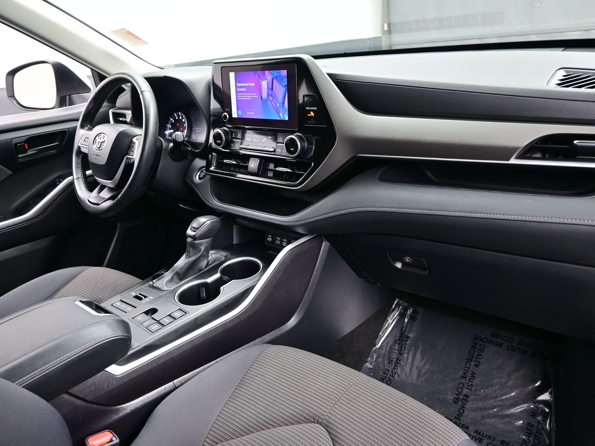 2024 Toyota Highlander LE - Photo 15