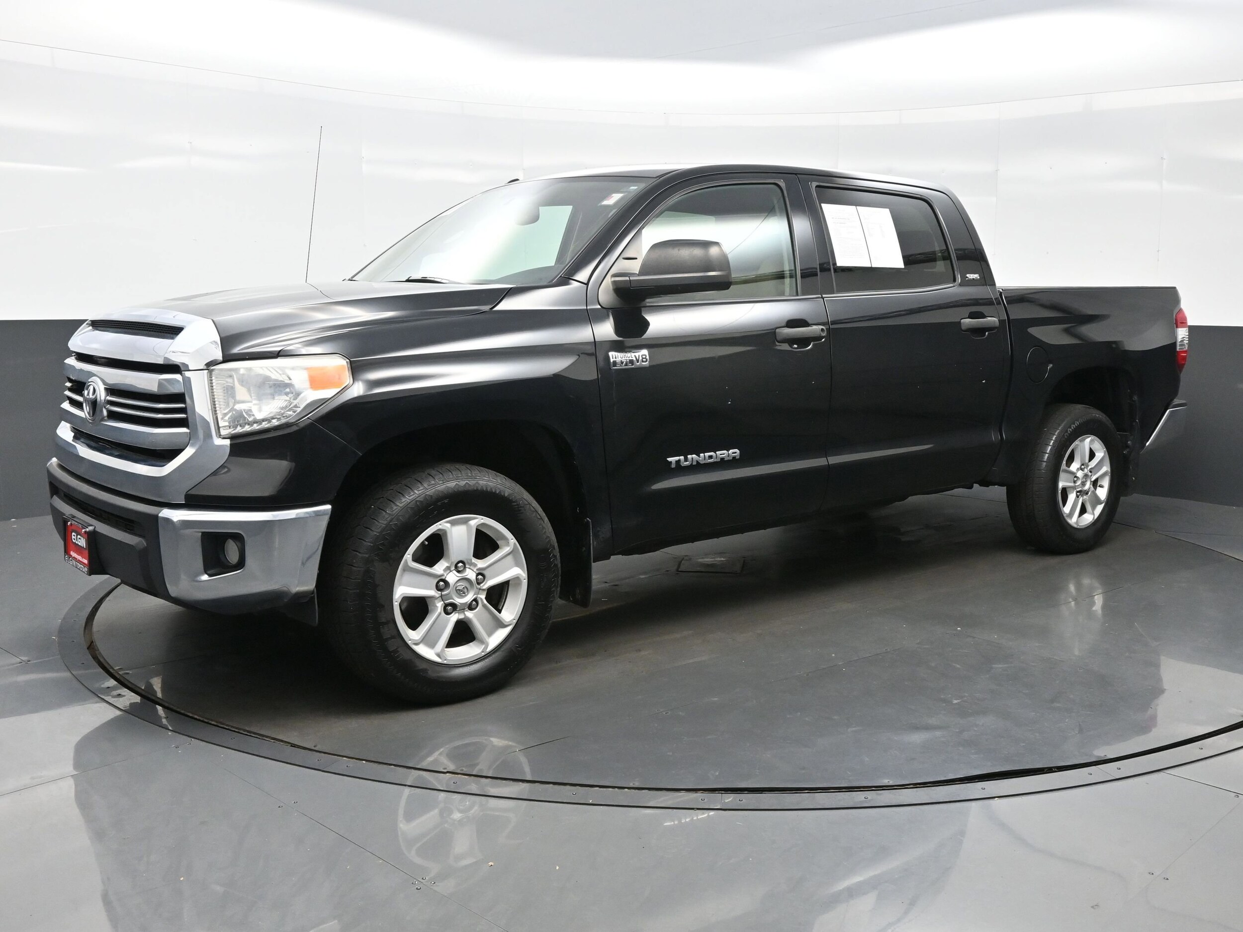2017 Toyota Tundra SR5 photo 2