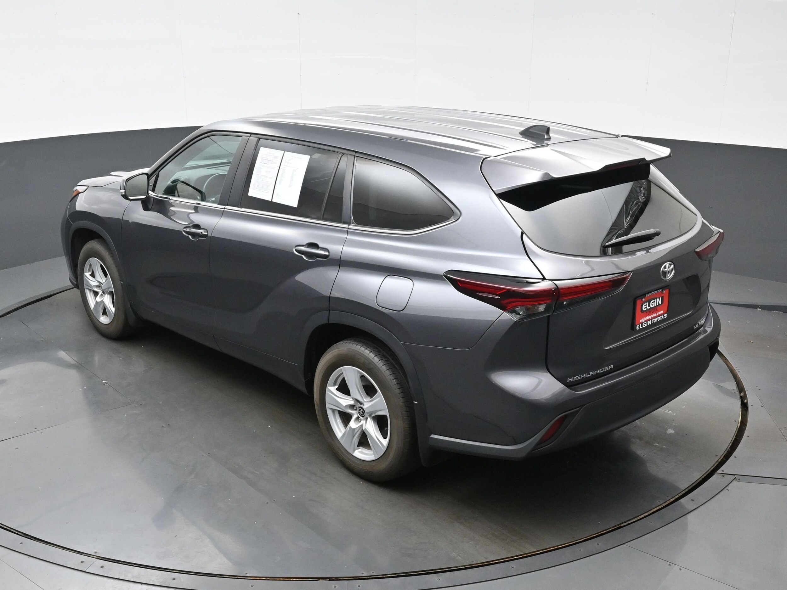 2024 Toyota Highlander LE - Photo 39