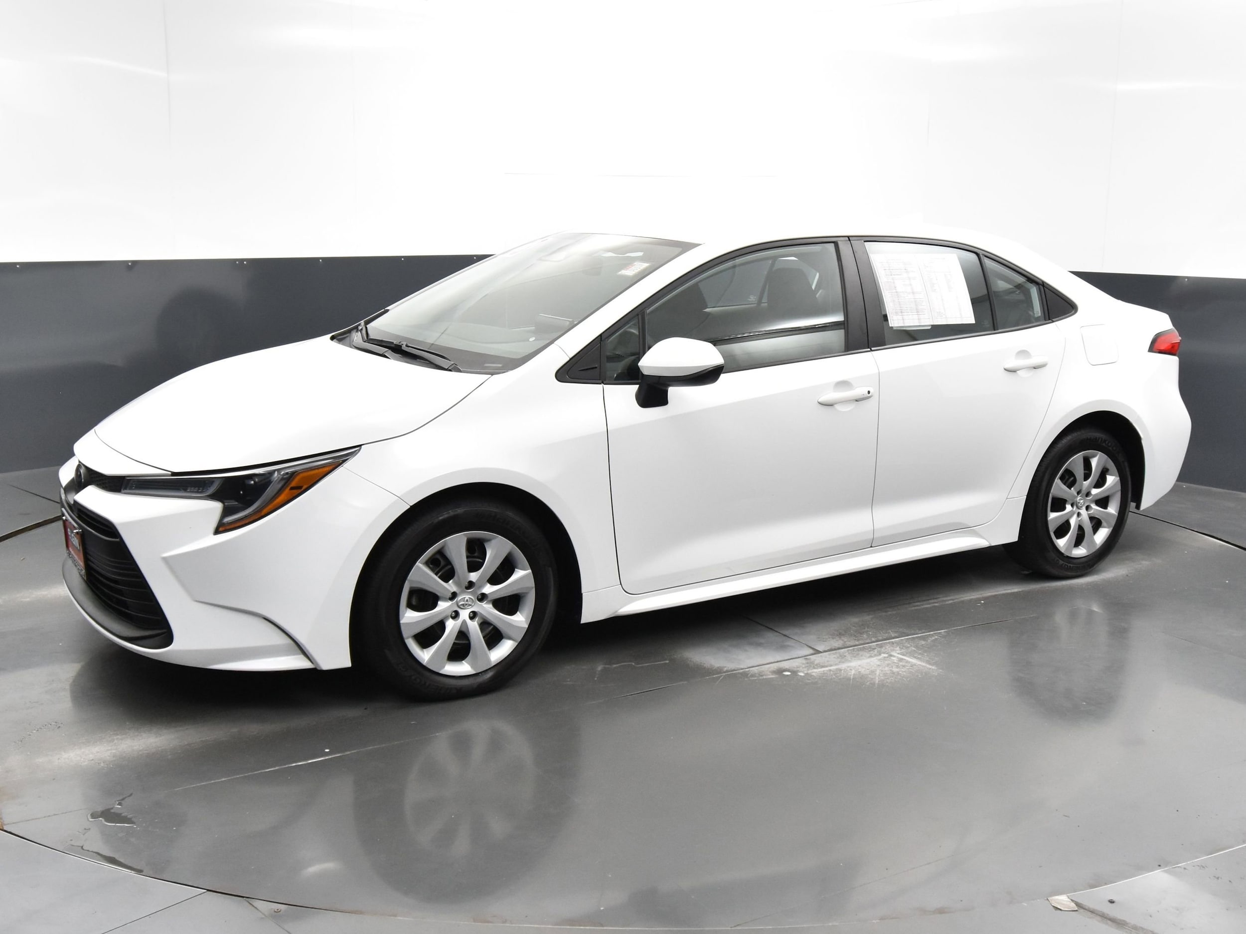 Used 2023 Toyota Corolla LE with VIN 5YFB4MDE1PP030330 for sale in Streamwood, IL