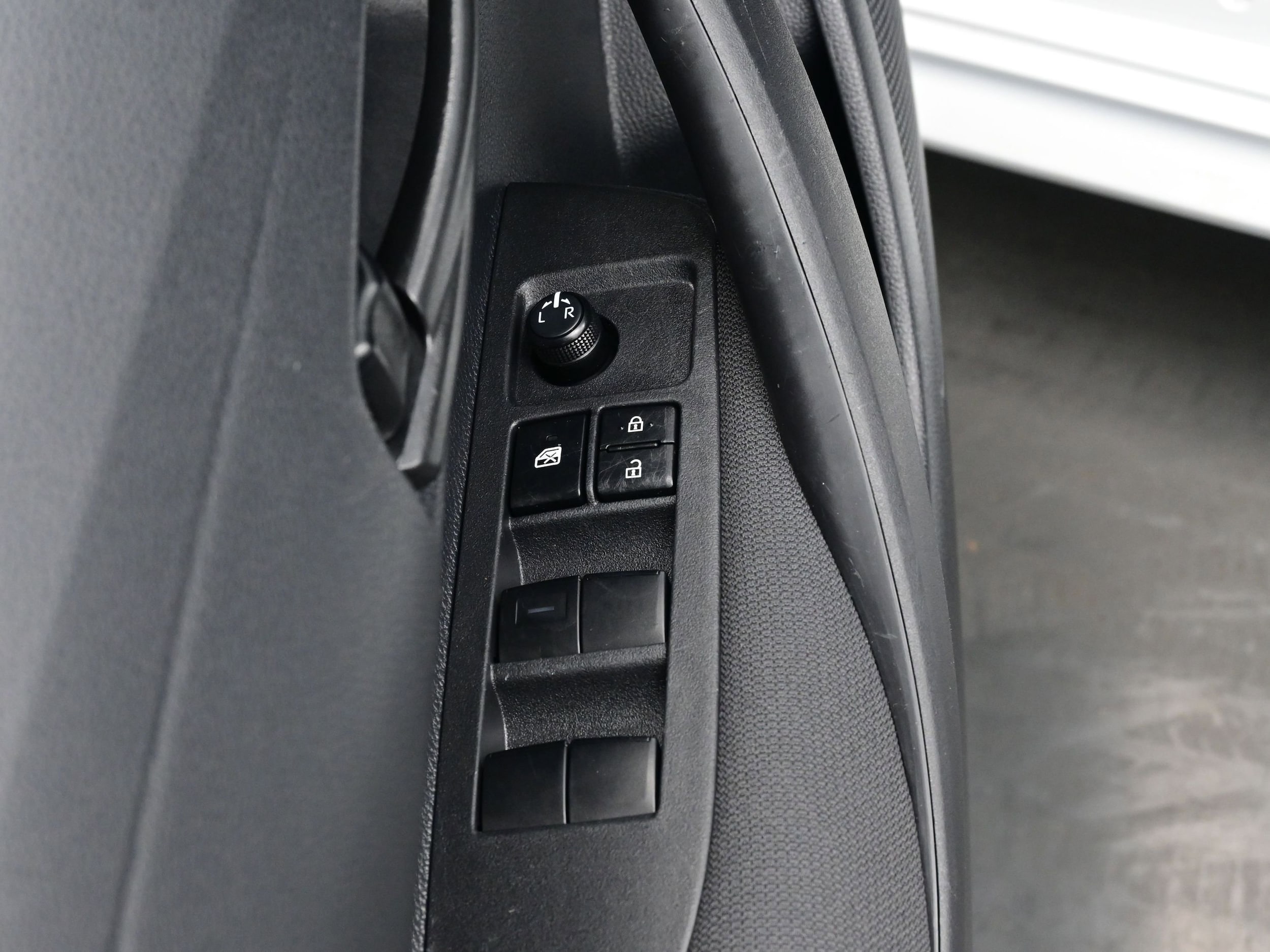 2025 Toyota Corolla LE - Photo 10