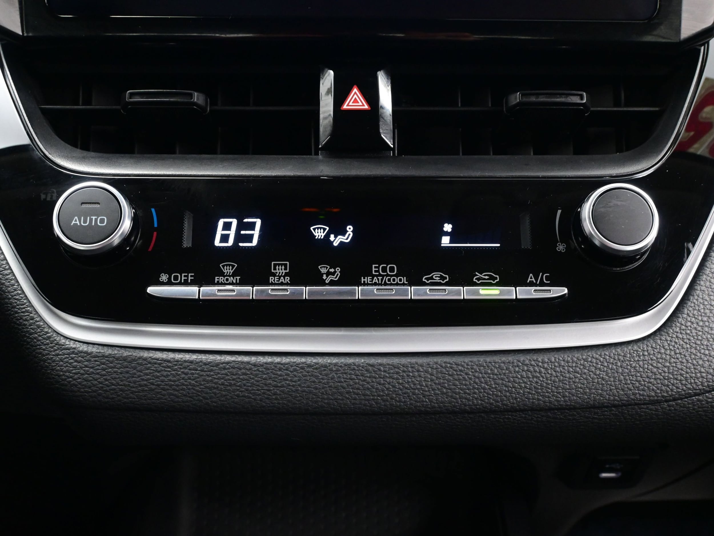 2025 Toyota Corolla LE - Photo 19