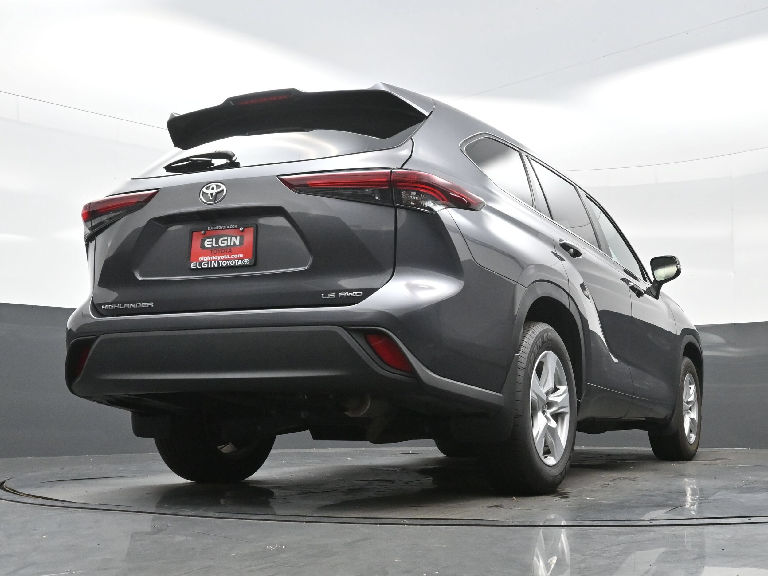 2024 Toyota Highlander LE - Photo 32