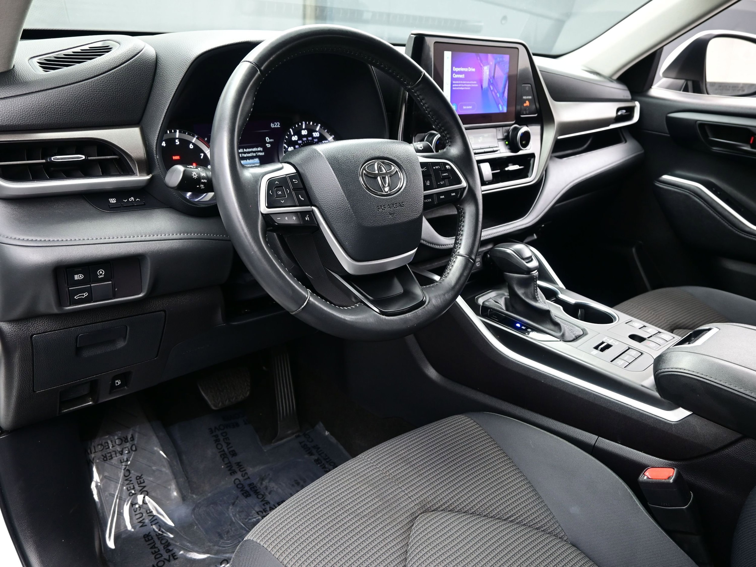 2024 Toyota Highlander LE - Photo 13