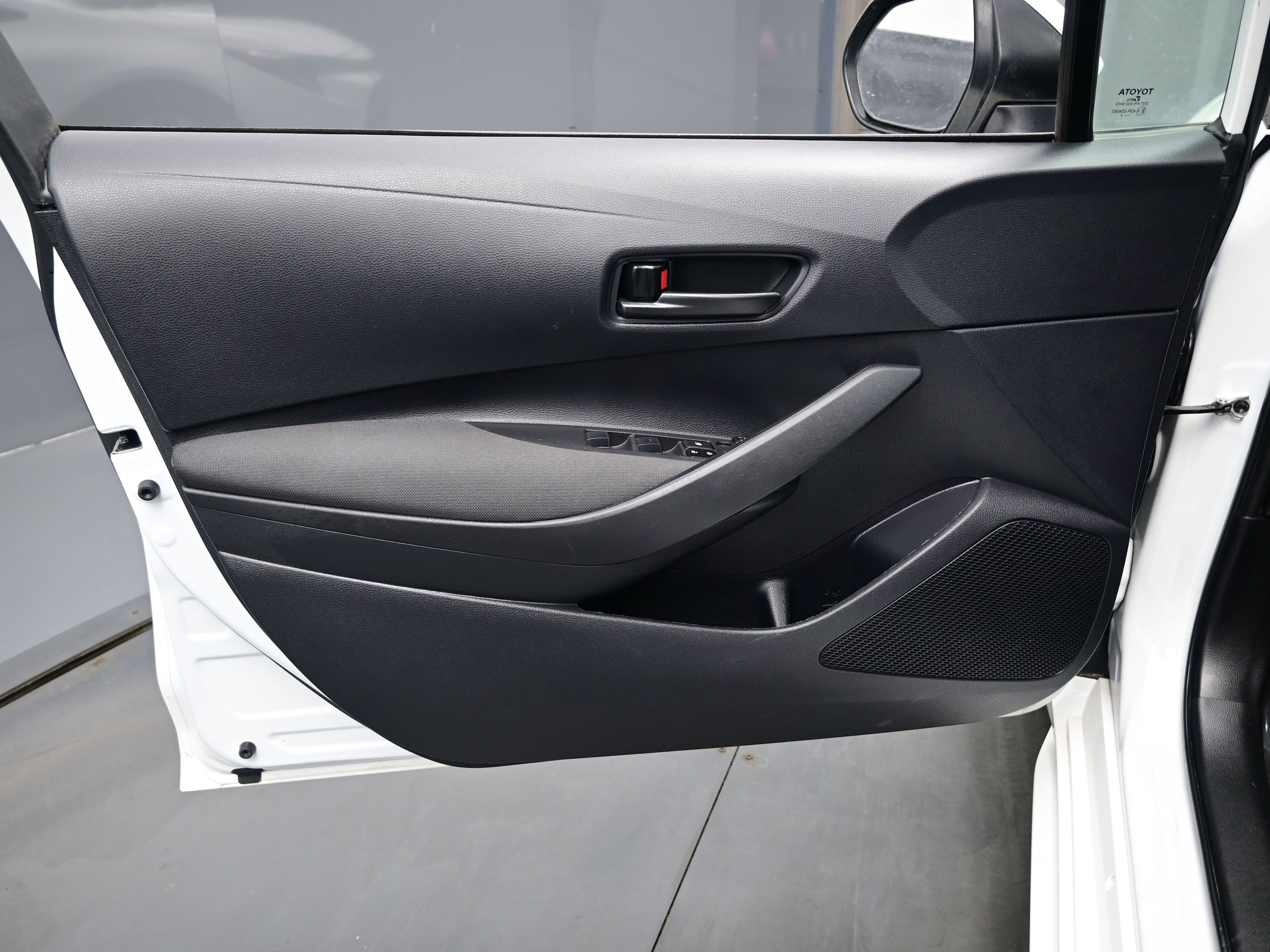 2024 Toyota Corolla LE - Photo 9