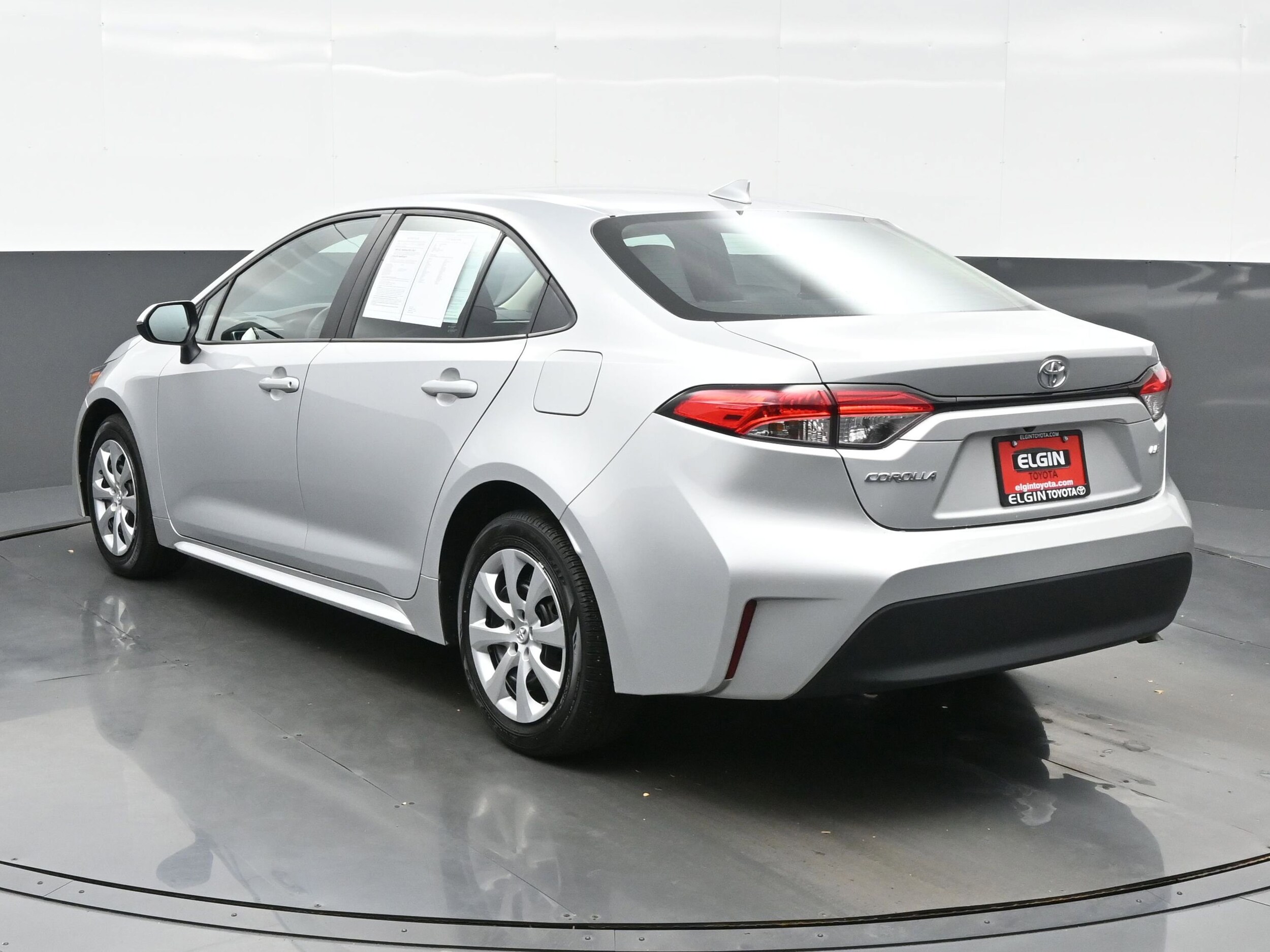 2023 Toyota Corolla LE photo 4