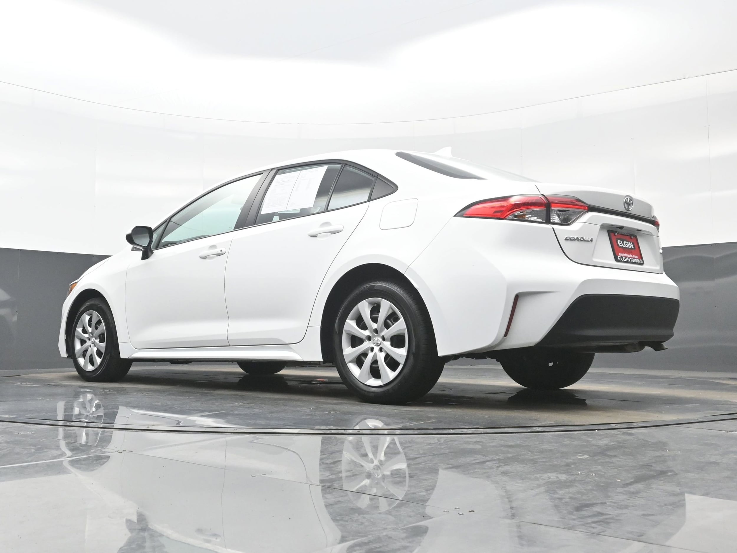 2025 Toyota Corolla LE - Photo 28