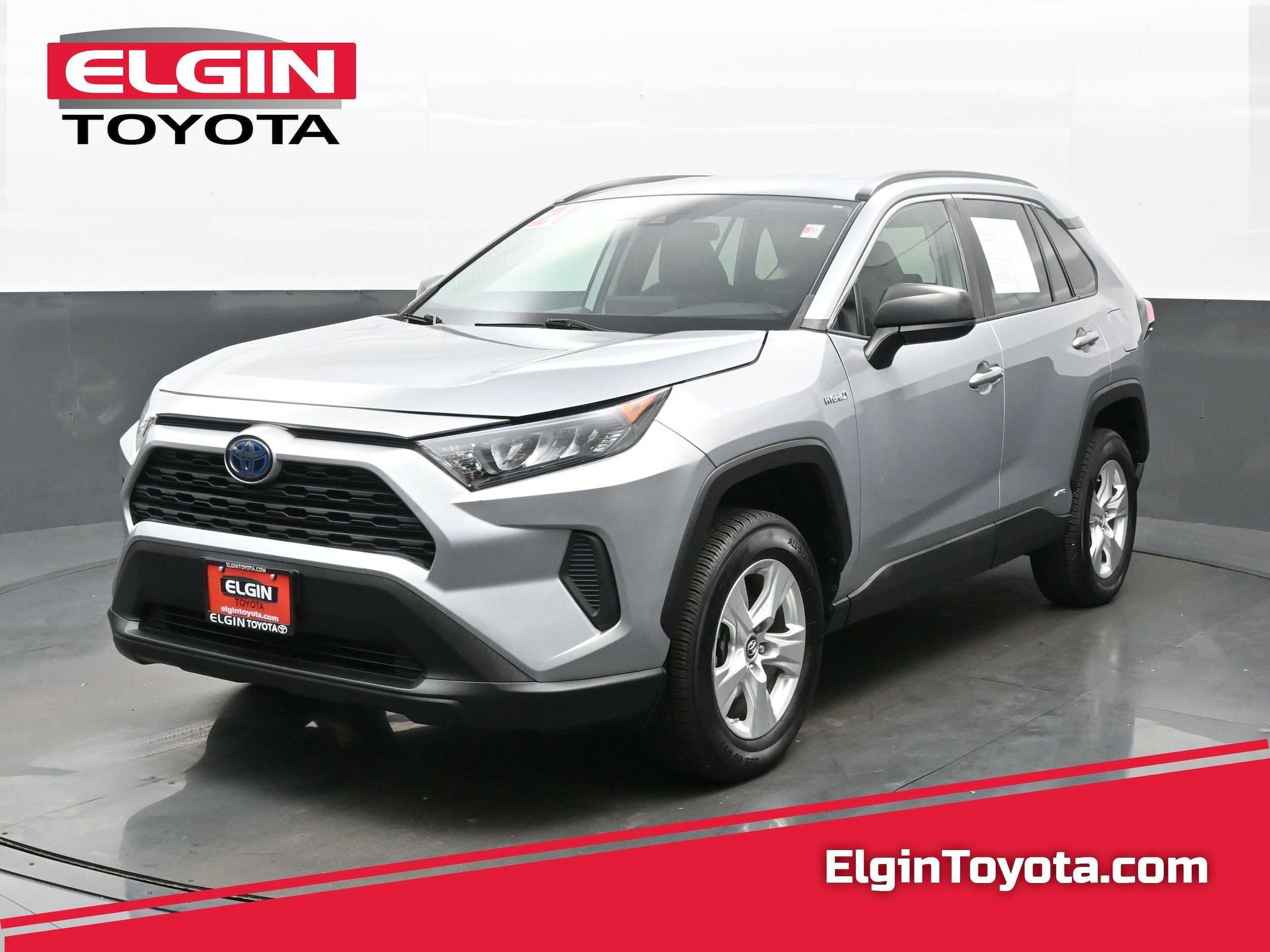 2021 Toyota RAV4 LE's photo