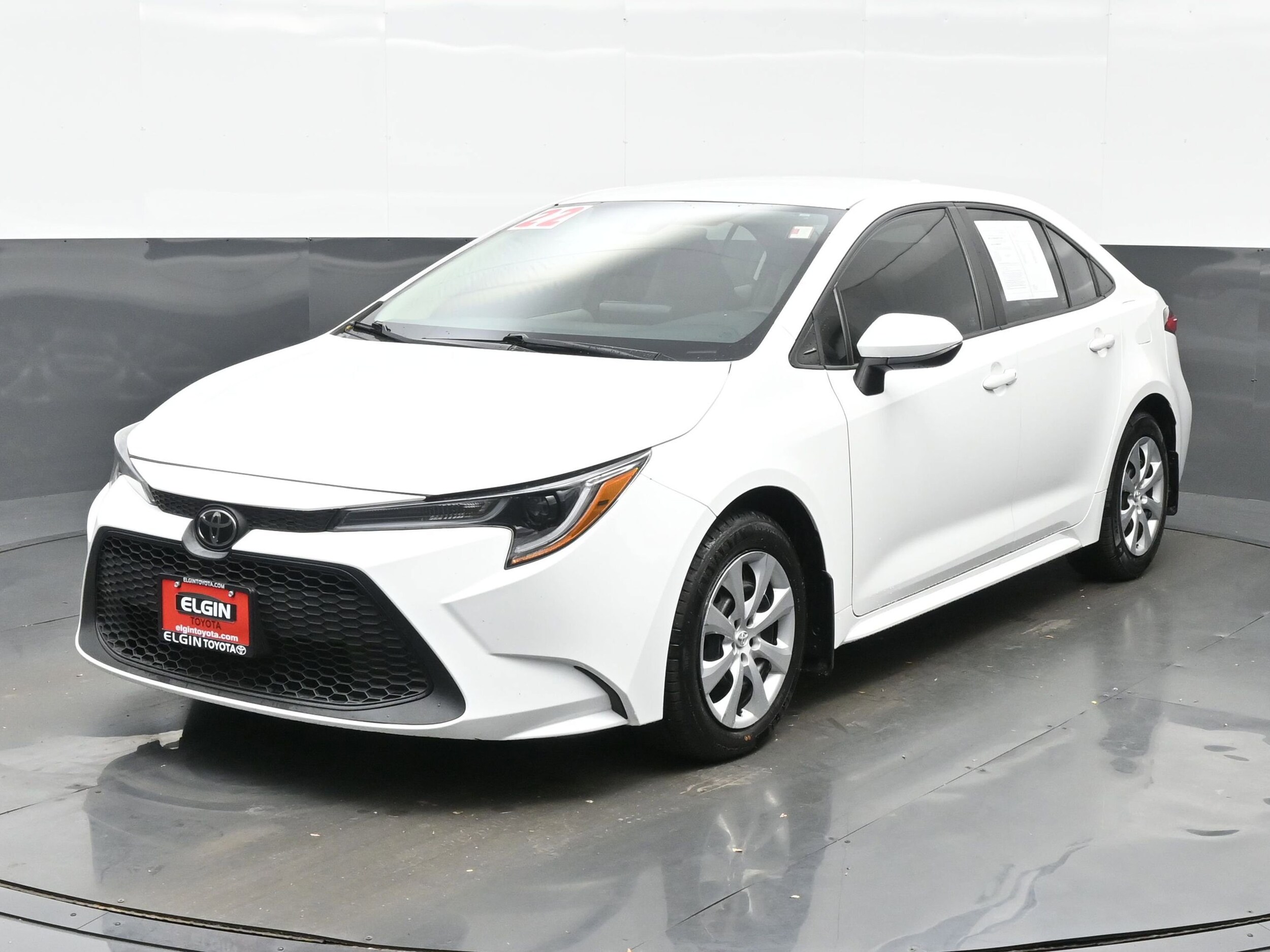 2022 Toyota Corolla LE photo 2