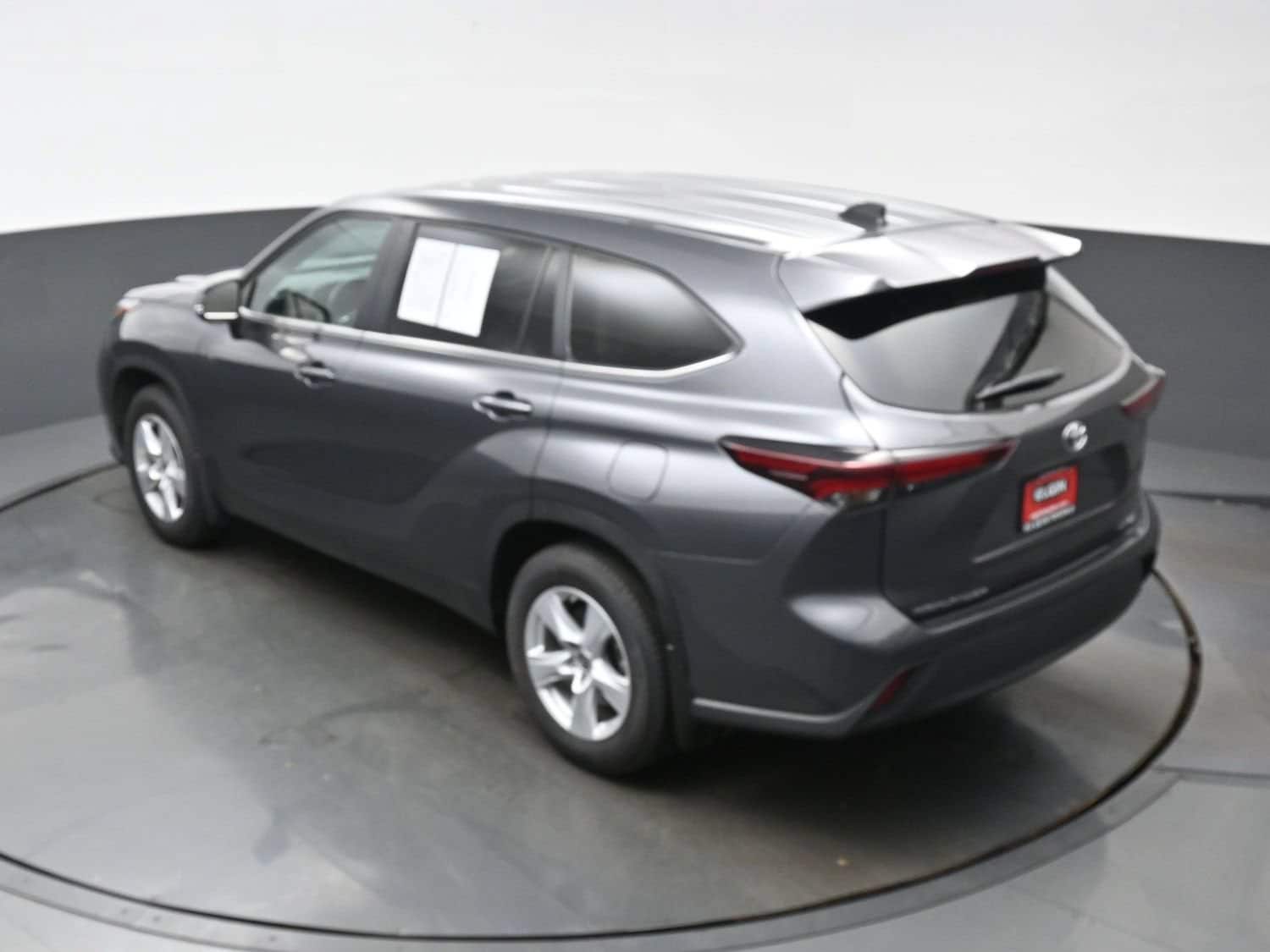 2024 Toyota Highlander LE - Photo 39