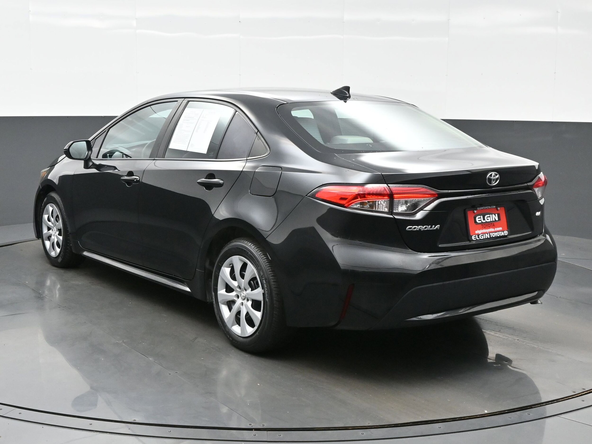 2022 Toyota Corolla LE photo 4