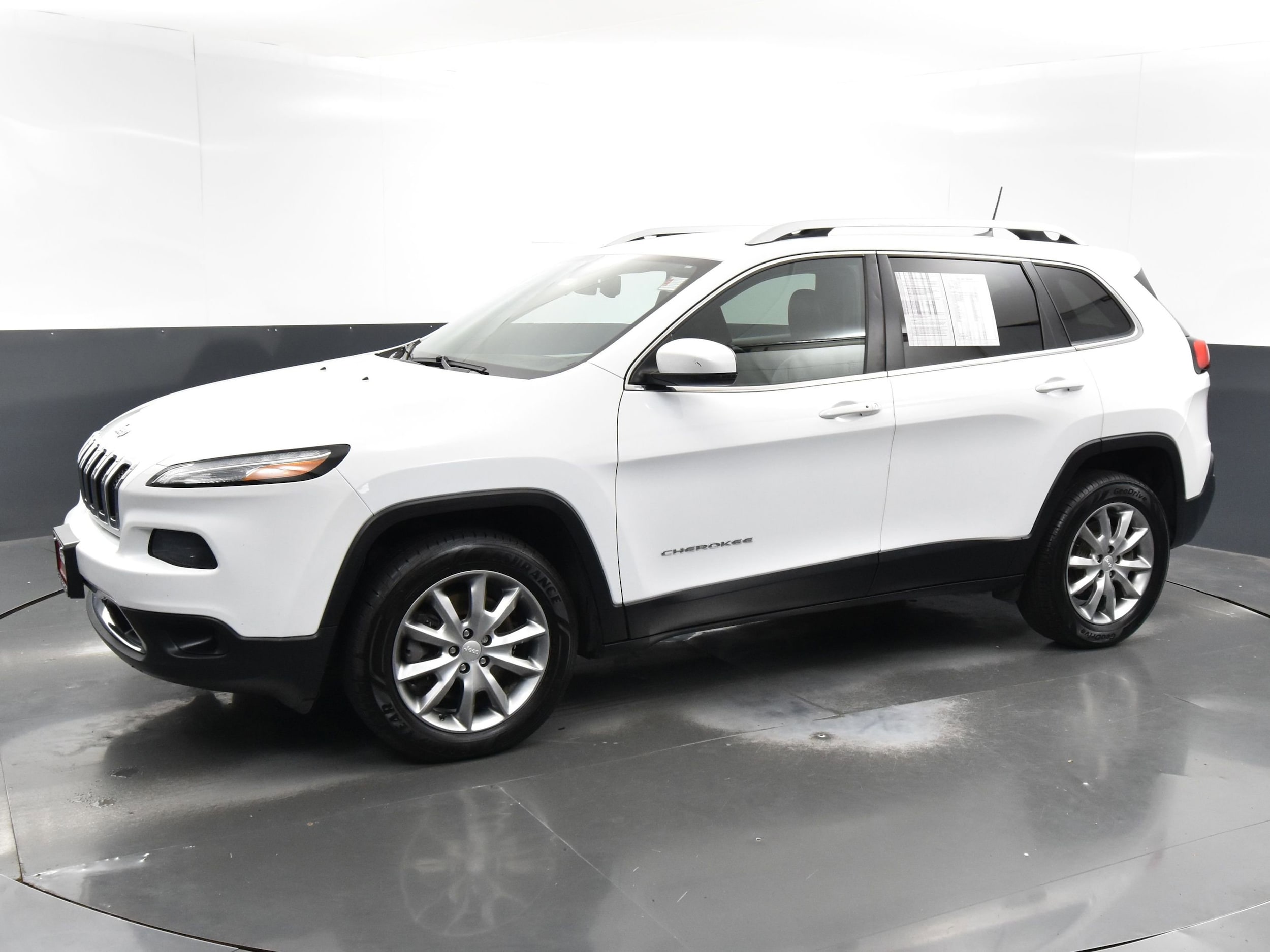 Used 2018 Jeep Cherokee Limited with VIN 1C4PJMDX4JD555327 for sale in Streamwood, IL