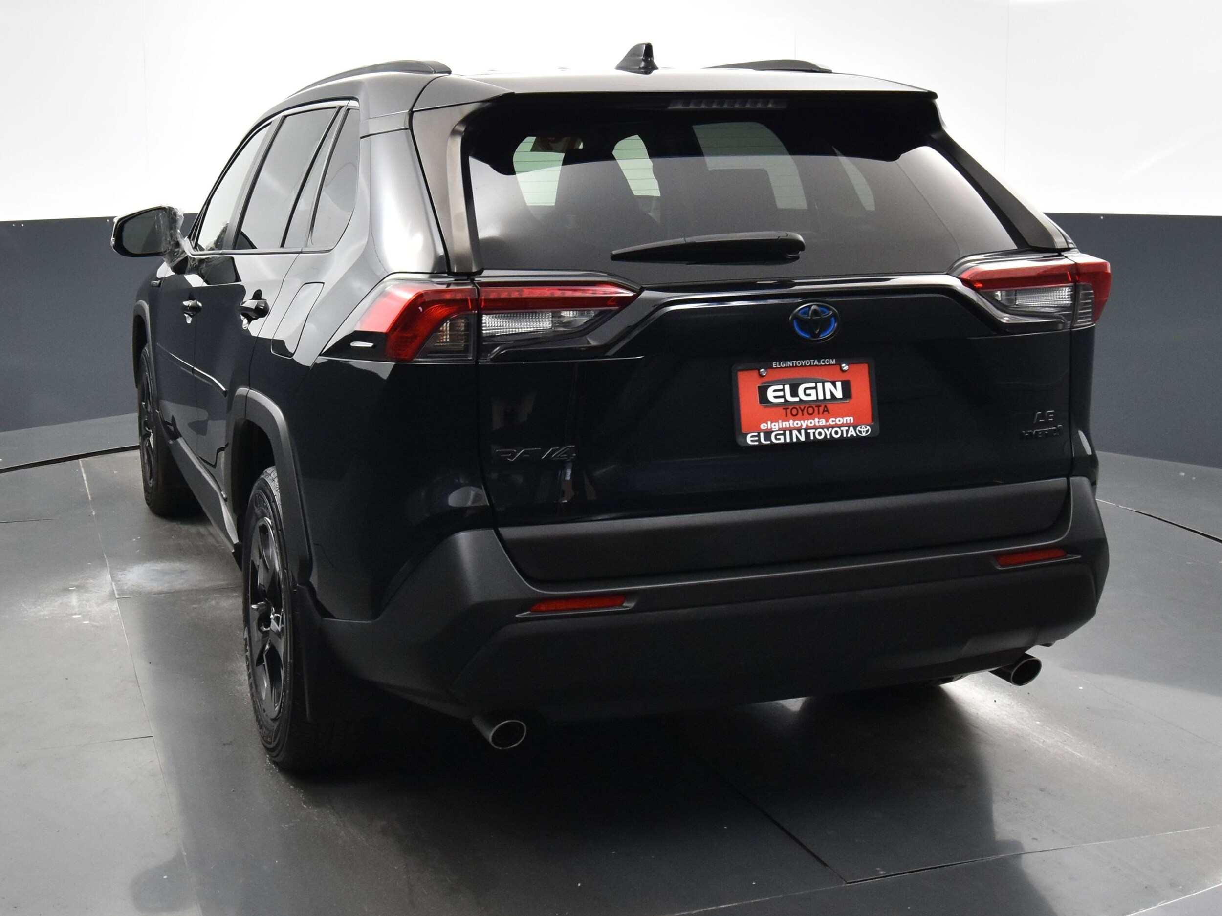 2019 Toyota RAV4 Hybrid LE photo 3