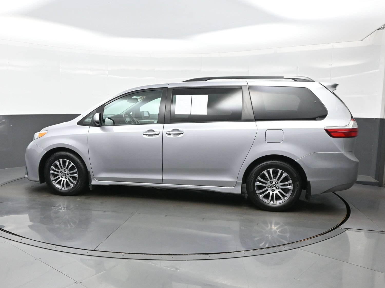 Used 2018 Toyota Sienna XLE Van Passenger Van