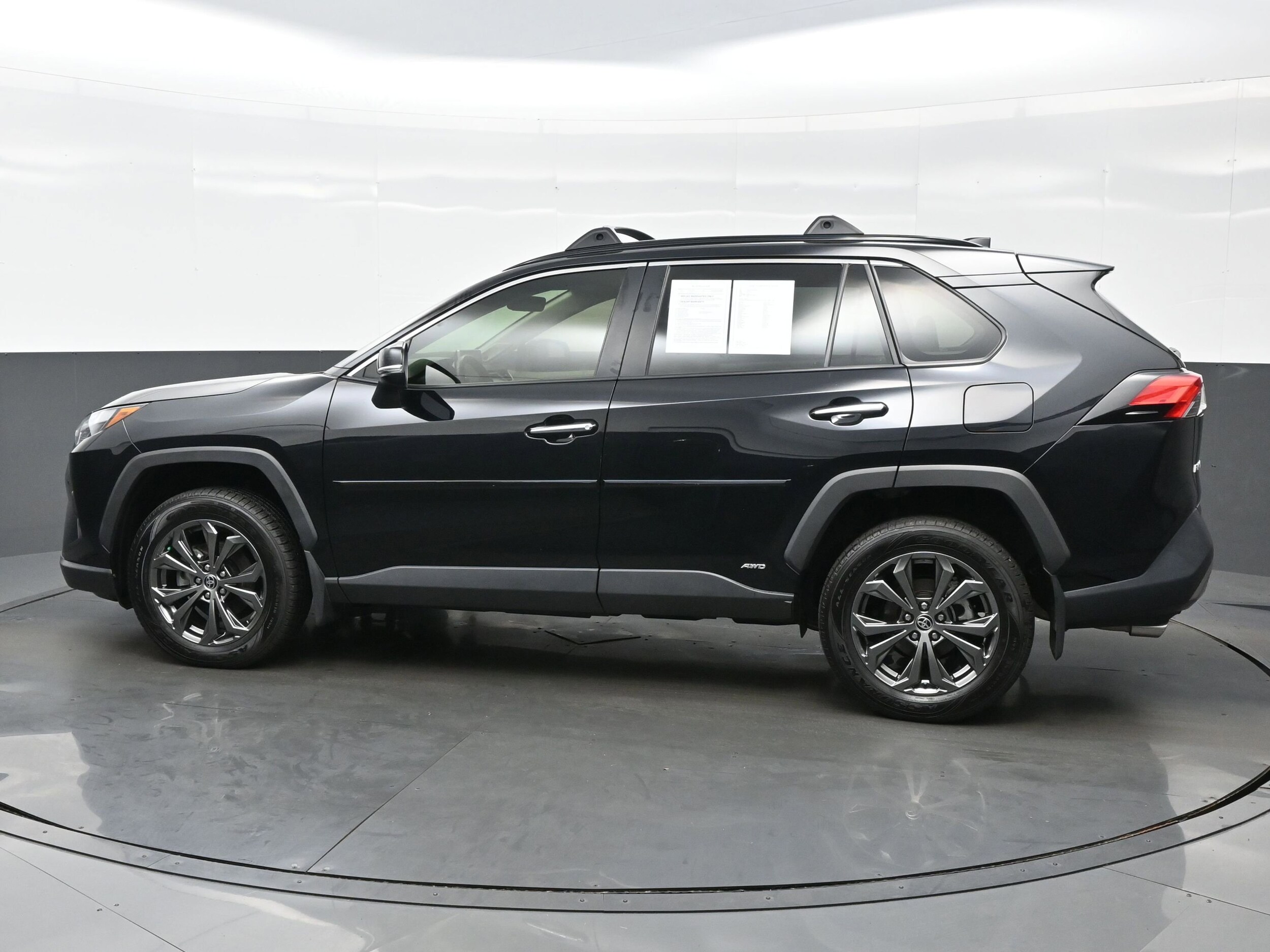 2022 Toyota RAV4 Hybrid Limited photo 3