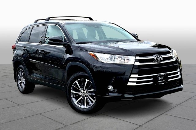 Used 2019 Toyota Highlander XLE with VIN 5TDJZRFH5KS608673 for sale in Houston, TX