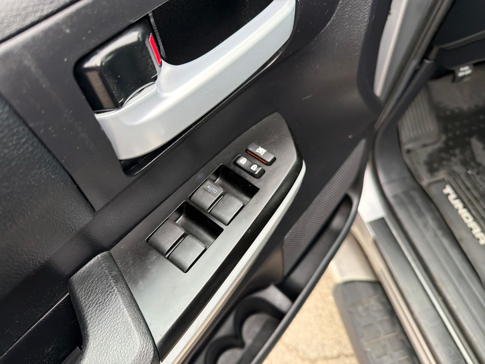 2020 Toyota Tundra SR5 - Photo 13