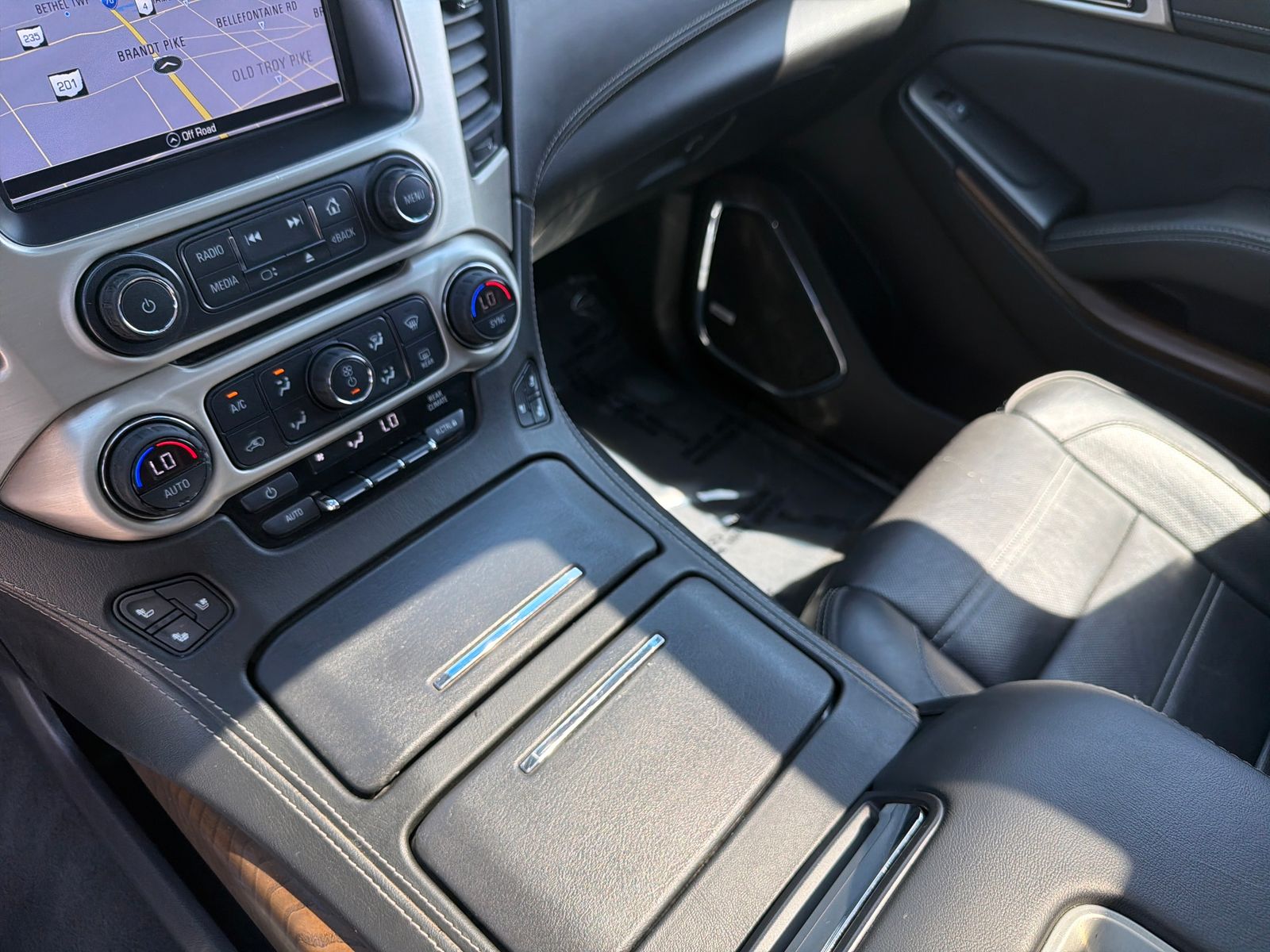 2020 GMC Yukon Denali - Photo 25