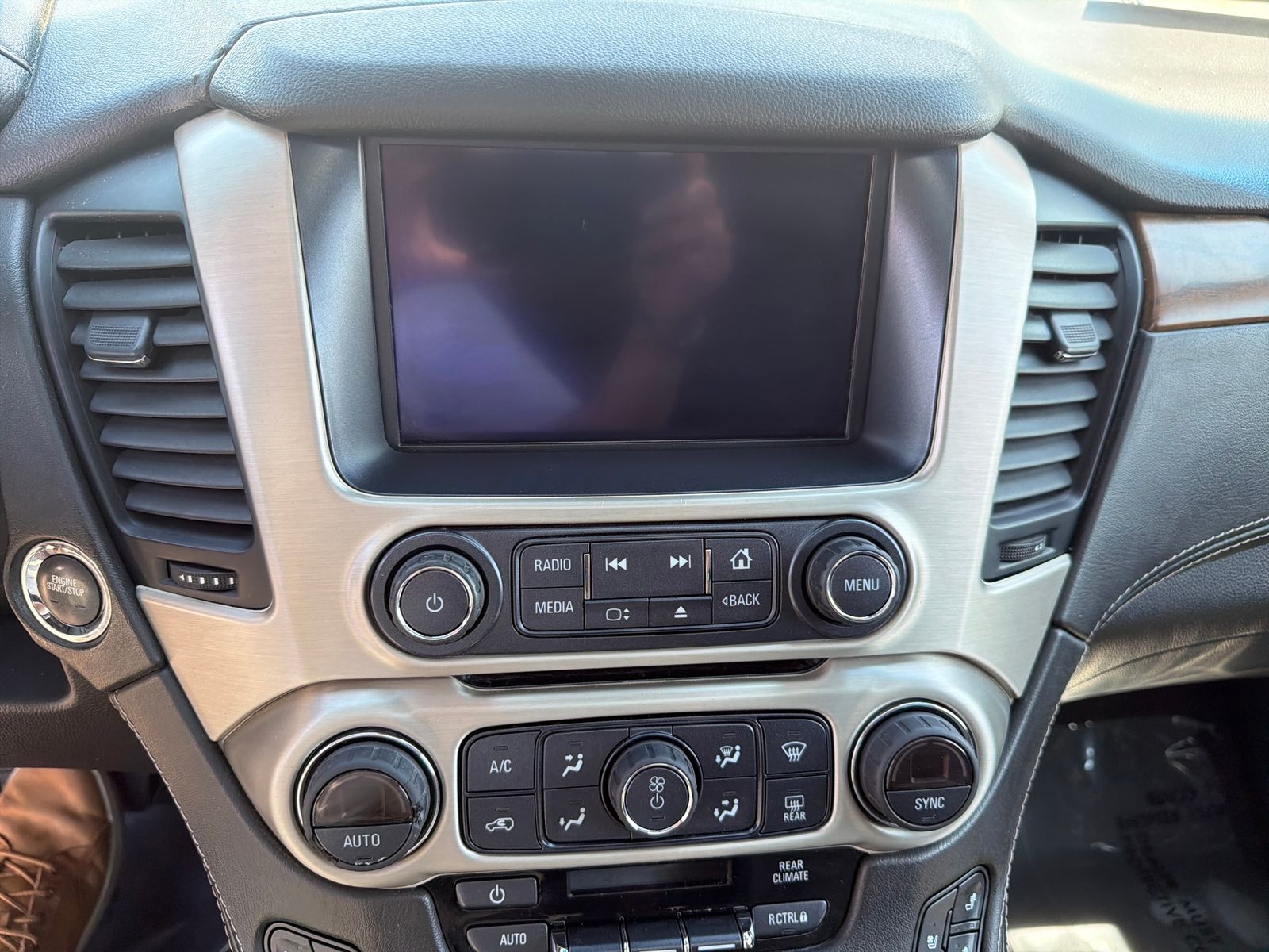 2020 GMC Yukon Denali - Photo 19