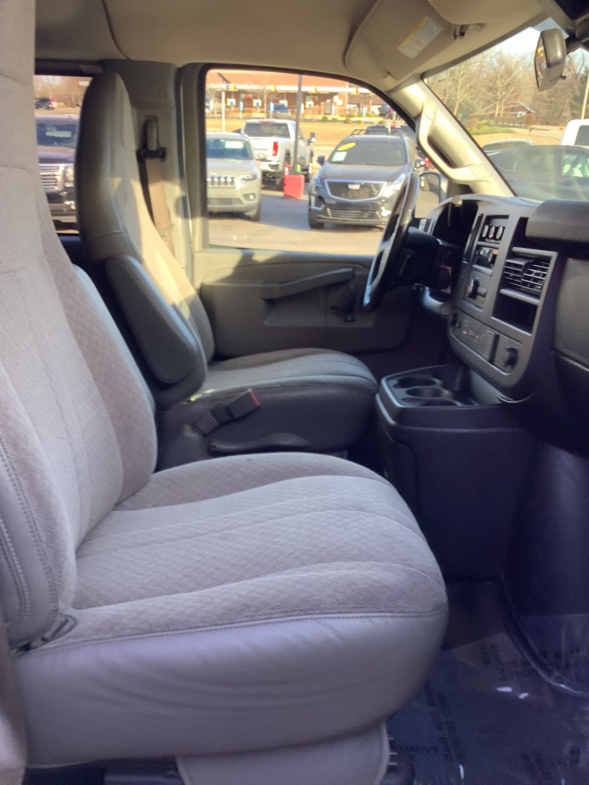 2021 Chevrolet Express Passenger LT - Photo 15
