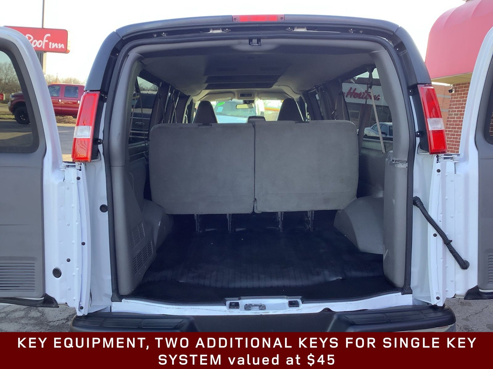 2021 Chevrolet Express Passenger LT - Photo 9