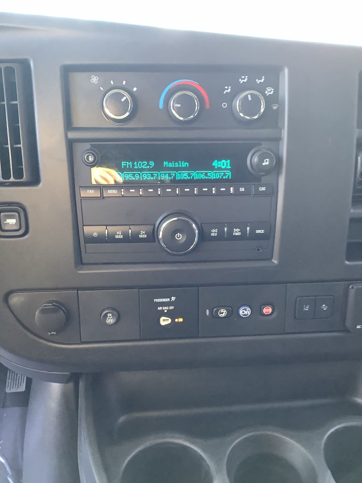 2021 Chevrolet Express Passenger LT - Photo 17