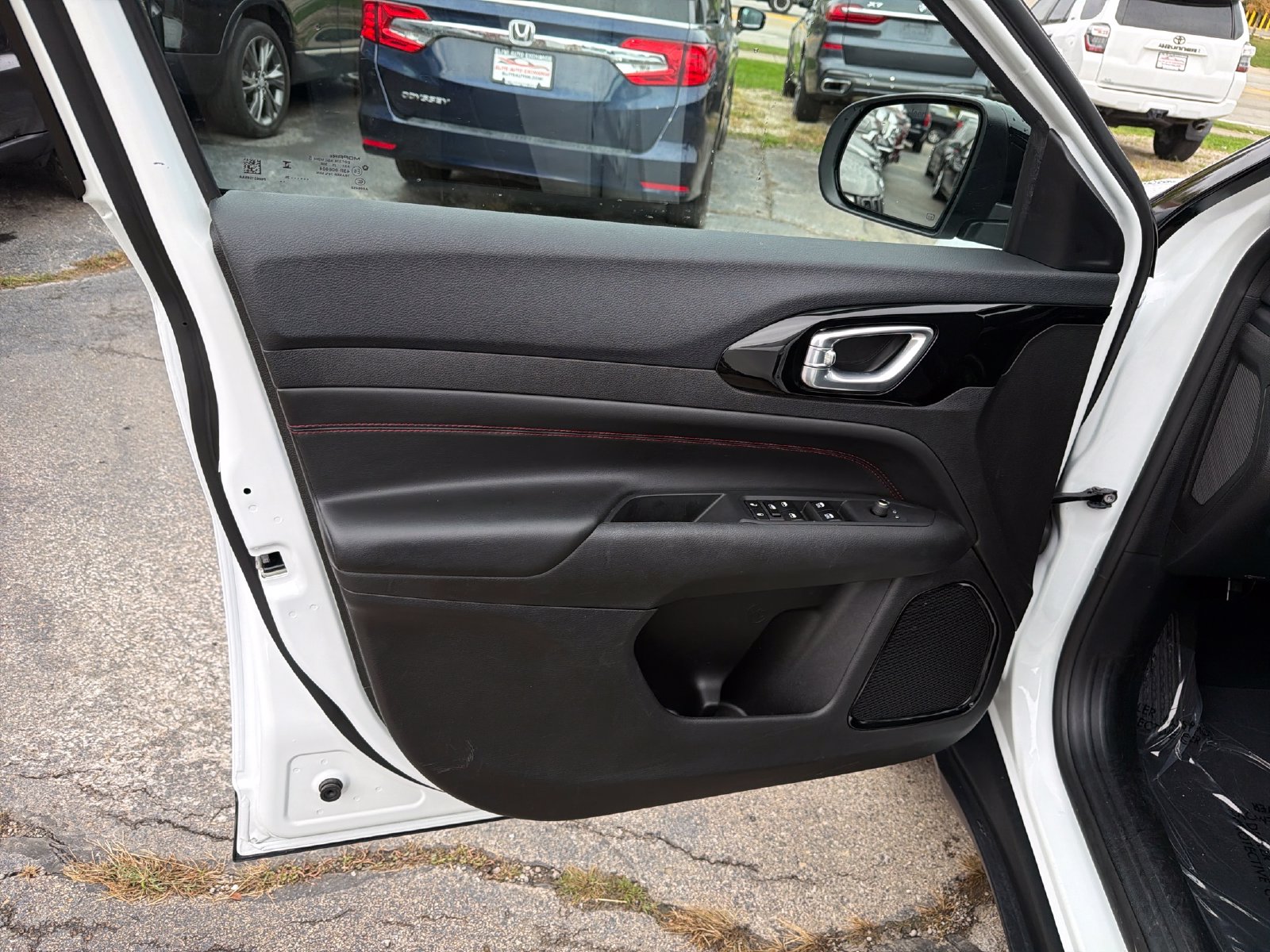 2025 Jeep Compass Trailhawk - Photo 12