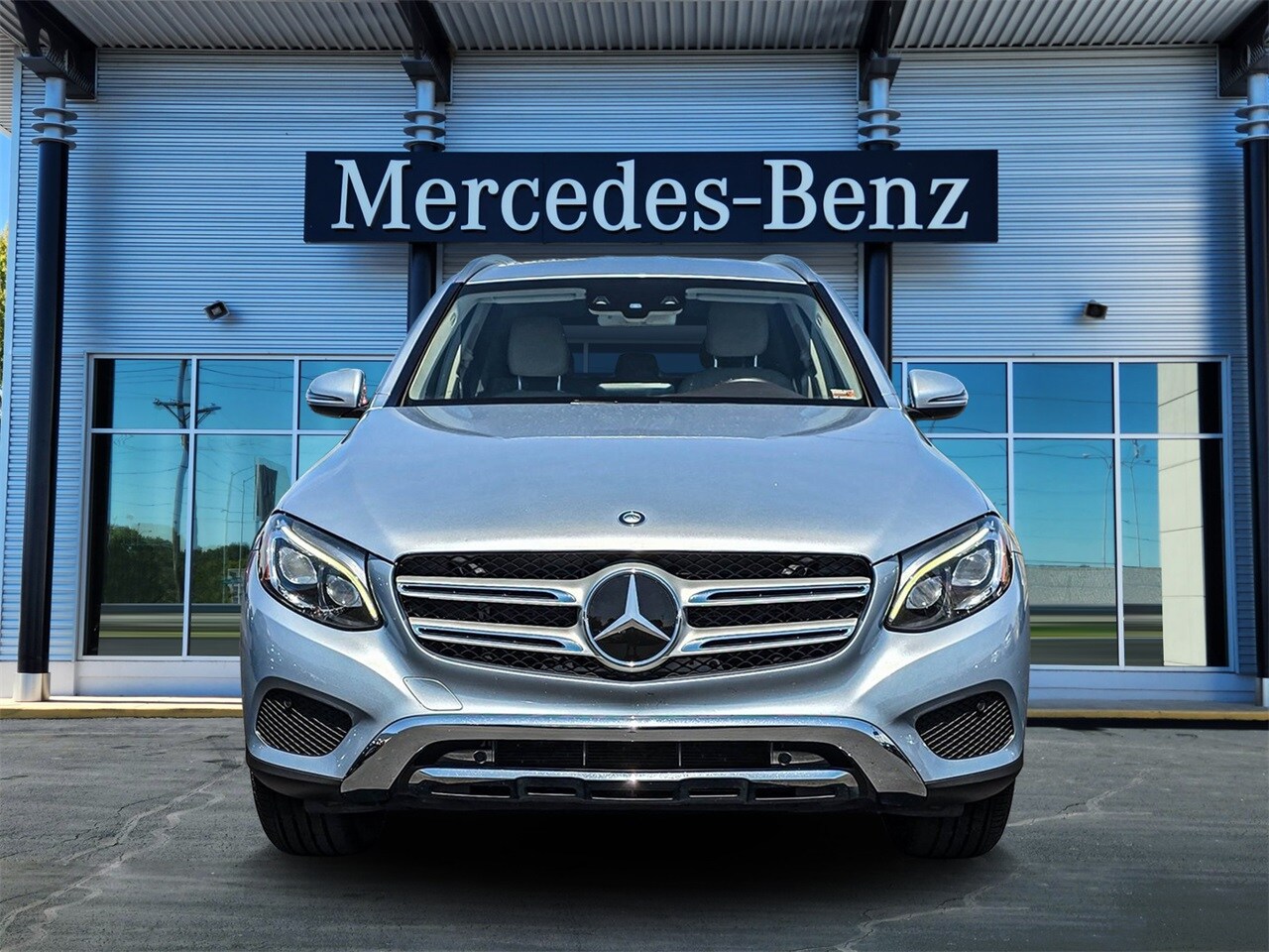 2017 Mercedes Benz GLC 300 photo 2