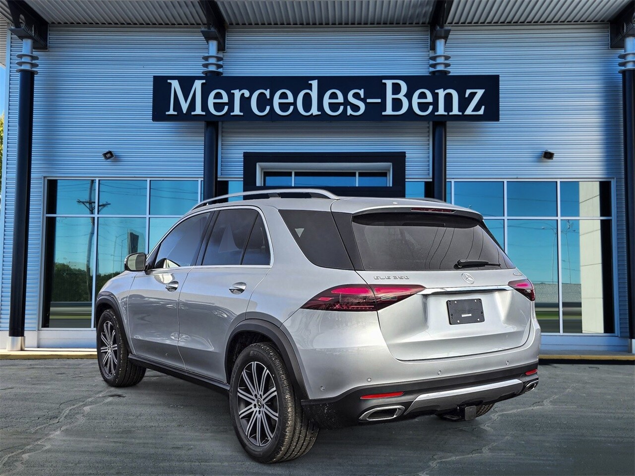 2025 Mercedes Benz GLE 350 4MATIC photo 4