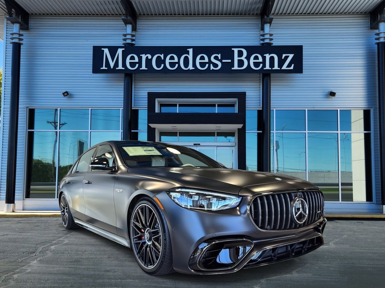 2026 Mercedes-Benz S-Class AMG S 63 E-Performance's photo