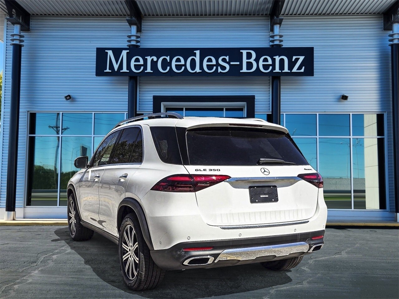 2025 Mercedes Benz GLE 350 4MATIC photo 4