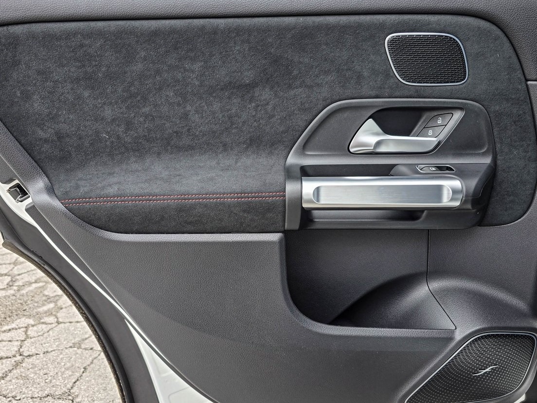 EQB 300 4MATIC SUV