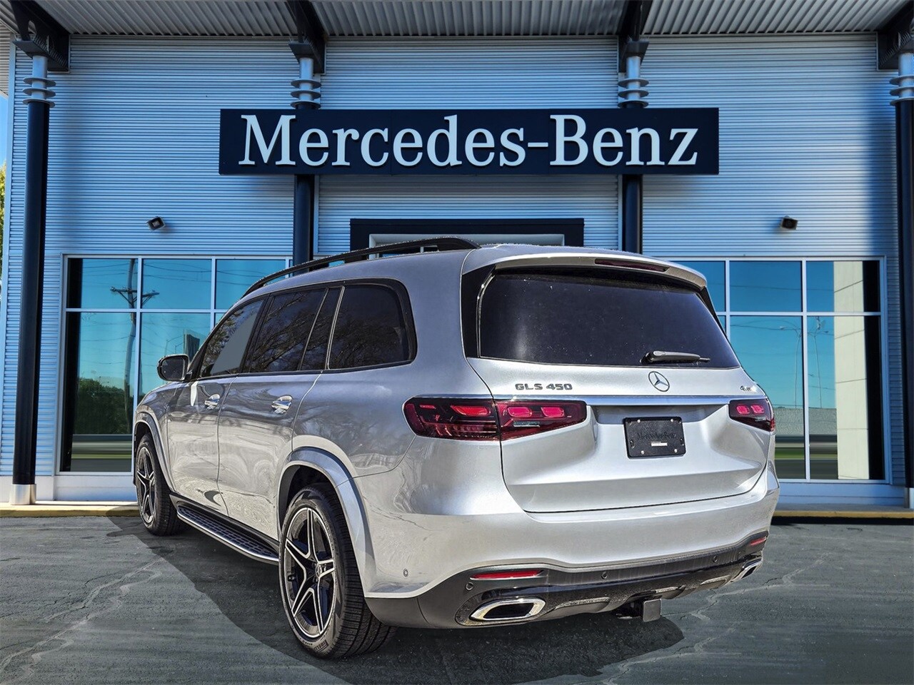 2025 Mercedes Benz GLS 450 4MATIC photo 4