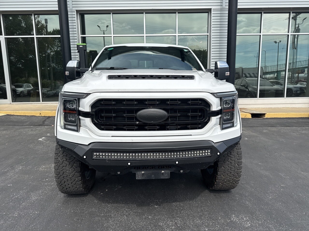 2023 Ford F-150 Lariat photo 2