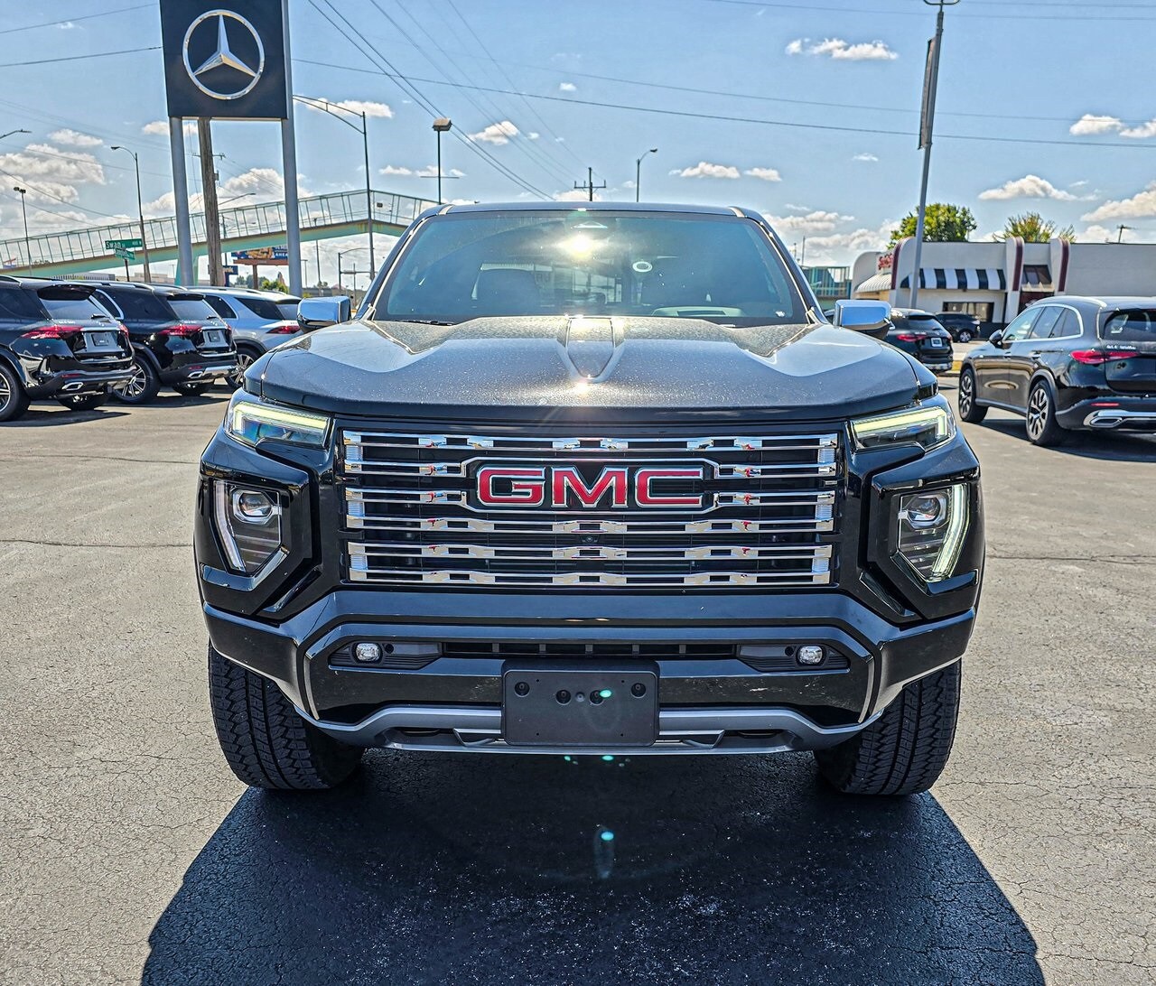 2023 Gmc Canyon Denali photo 2
